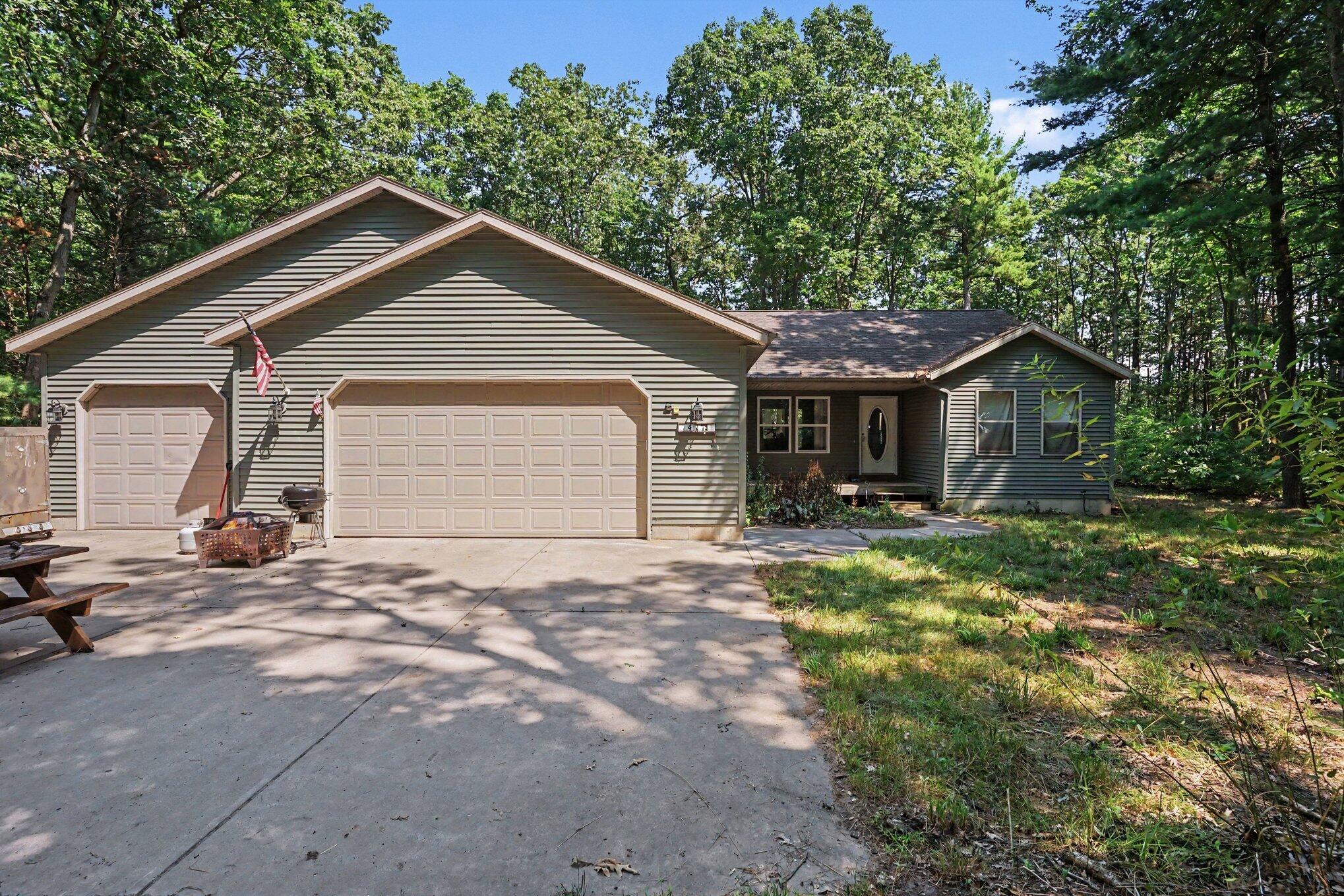 416 E River Road Muskegon MI 49445