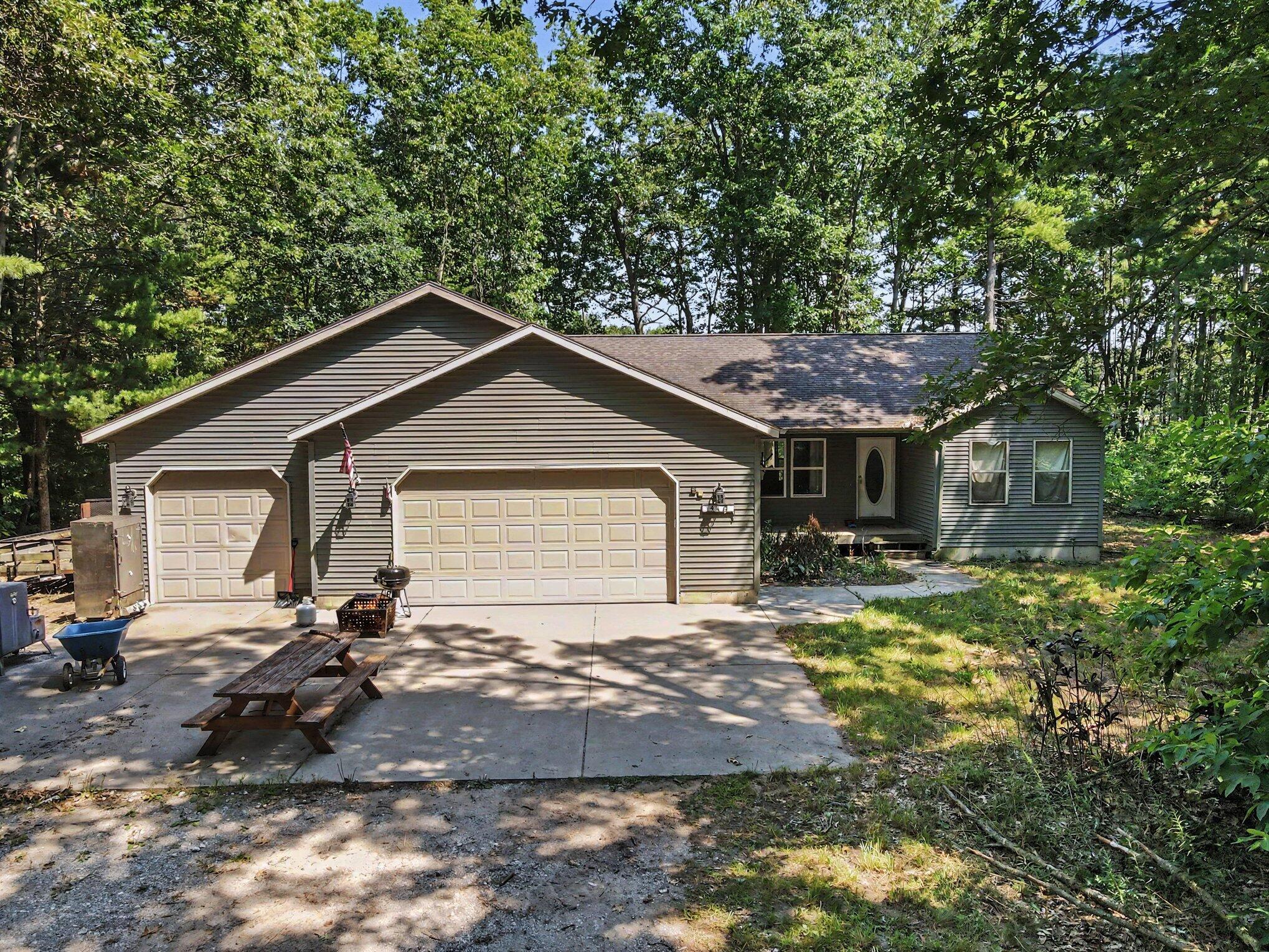 416 E River Road Muskegon MI 49445