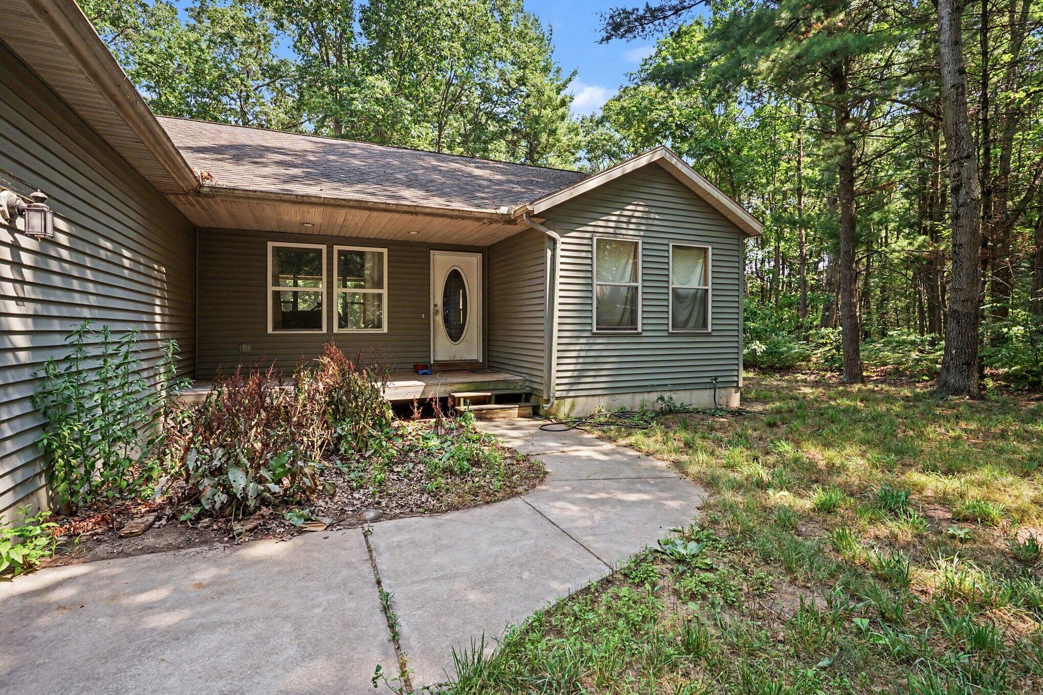 416 E River Road Muskegon MI 49445
