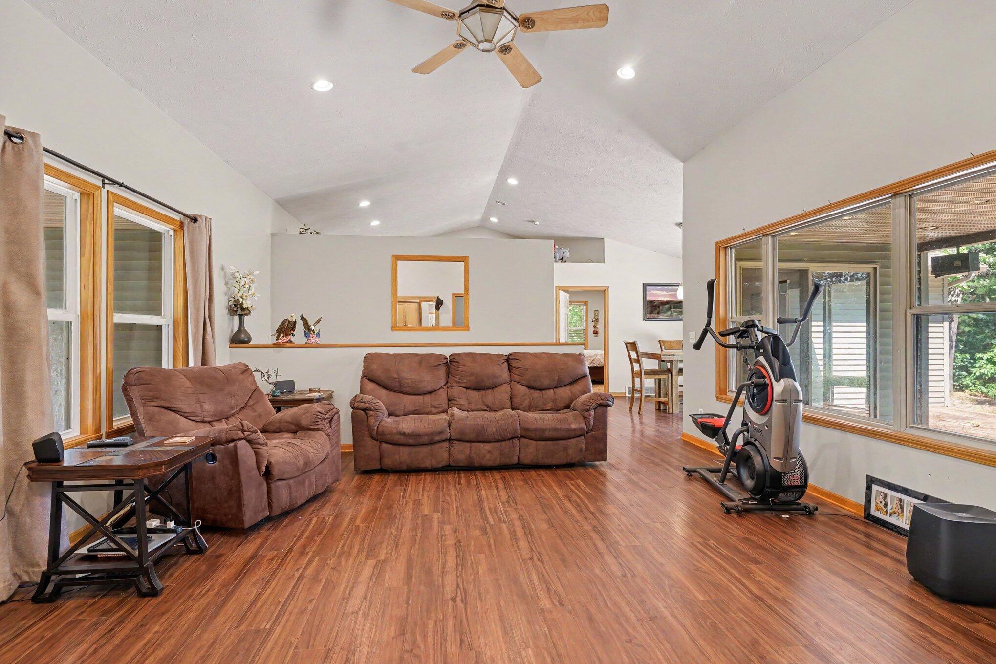 416 E River Road Muskegon MI 49445