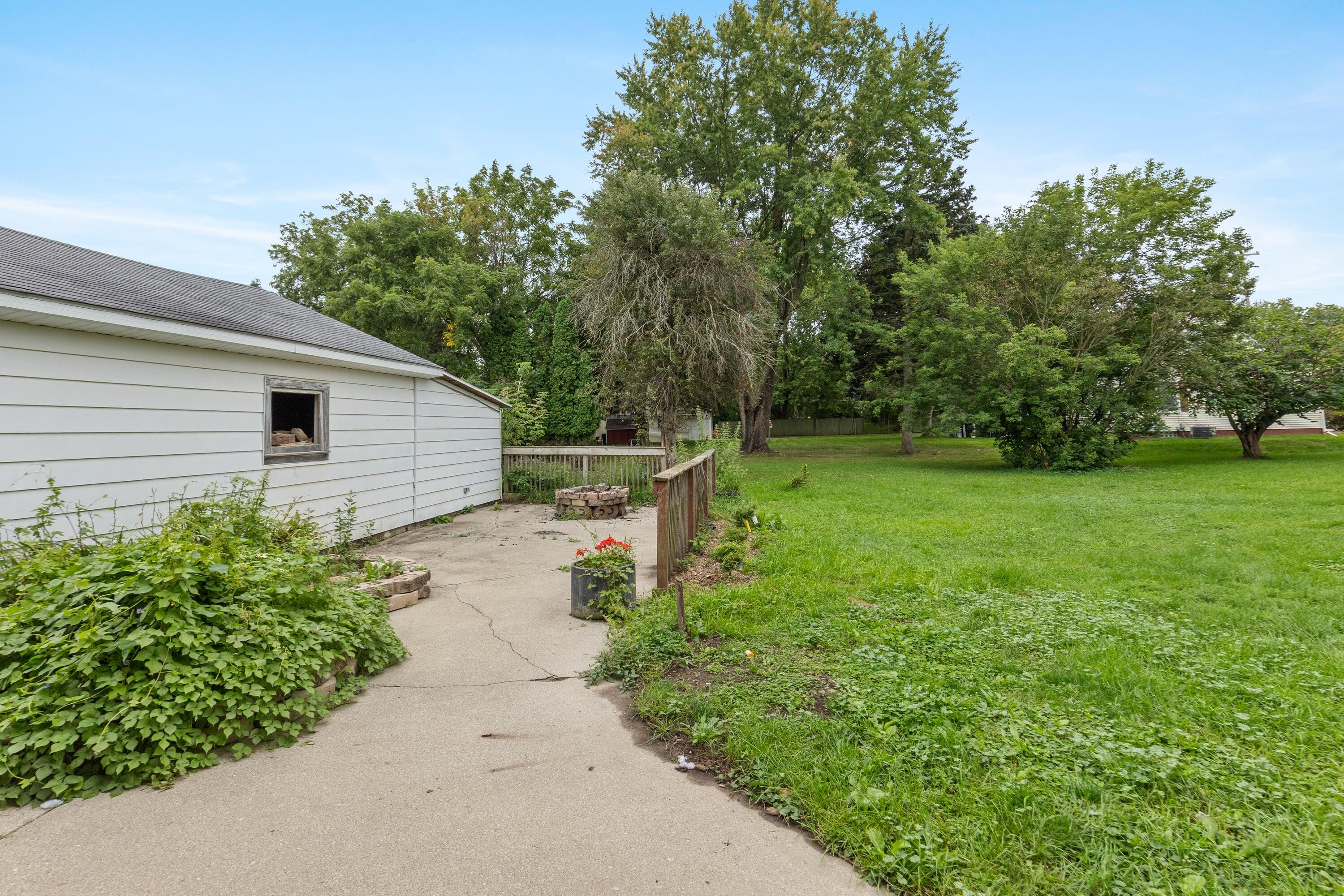 4032 Richmond Street NW Grand Rapids MI 49534
