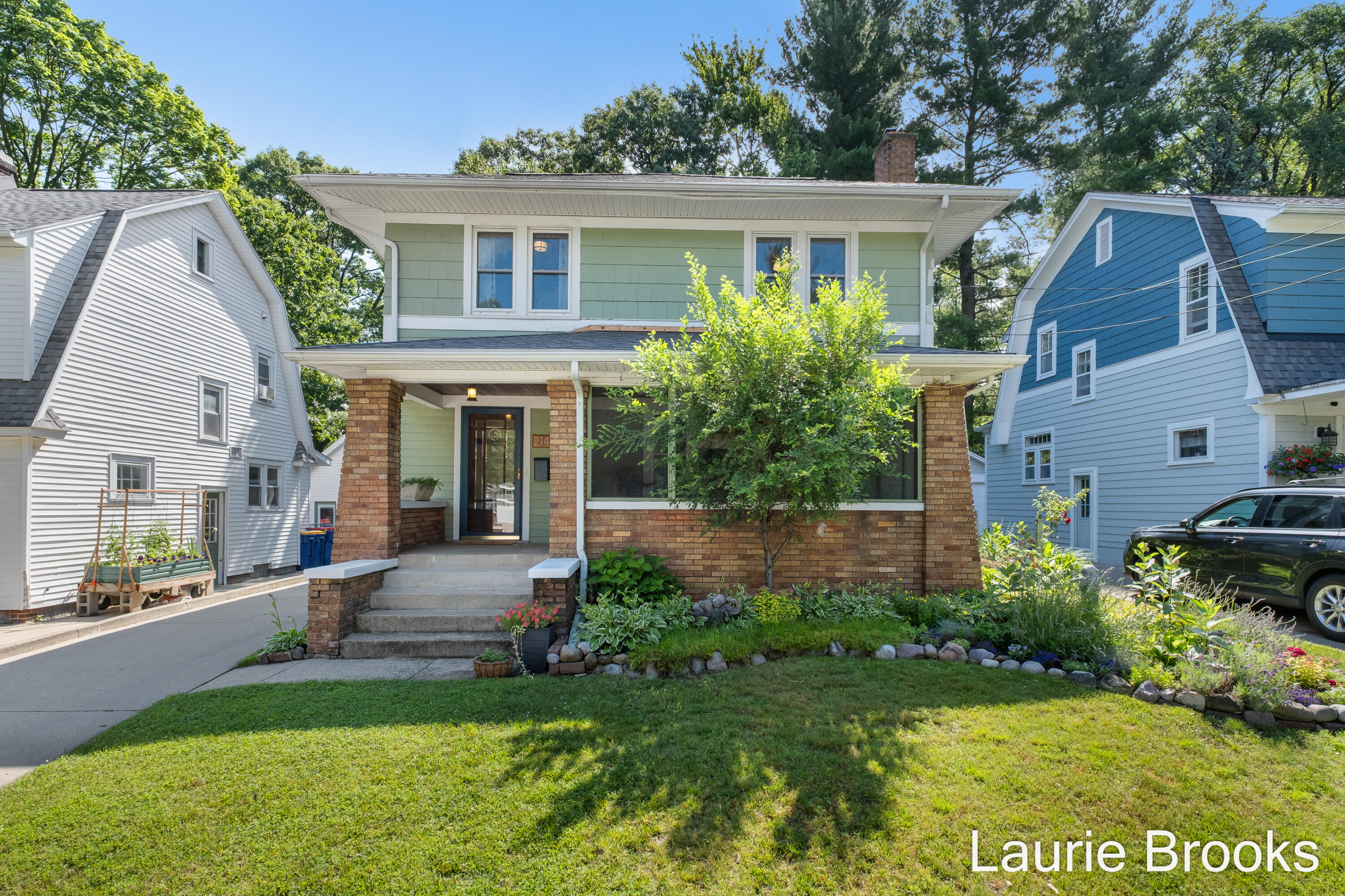 214 Glenhaven Avenue NW Grand Rapids MI 49504