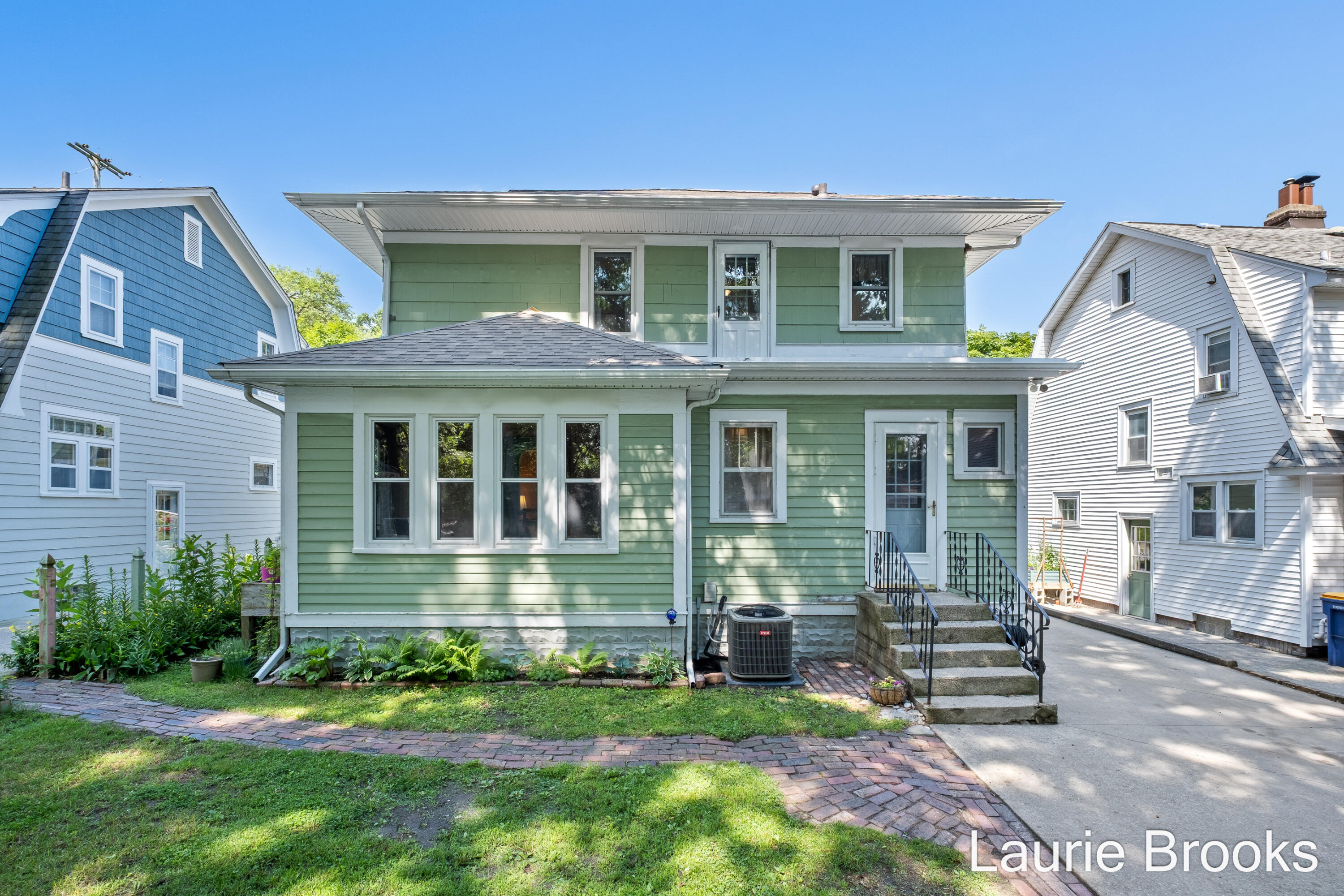 214 Glenhaven Avenue NW Grand Rapids MI 49504
