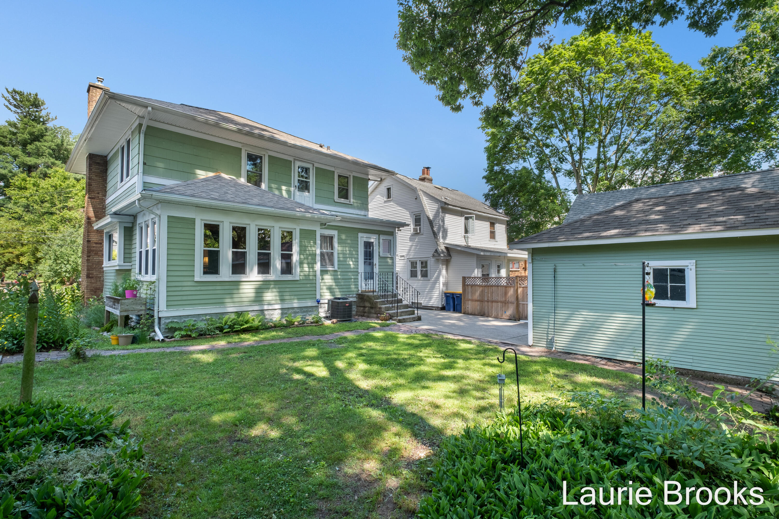 214 Glenhaven Avenue NW Grand Rapids MI 49504