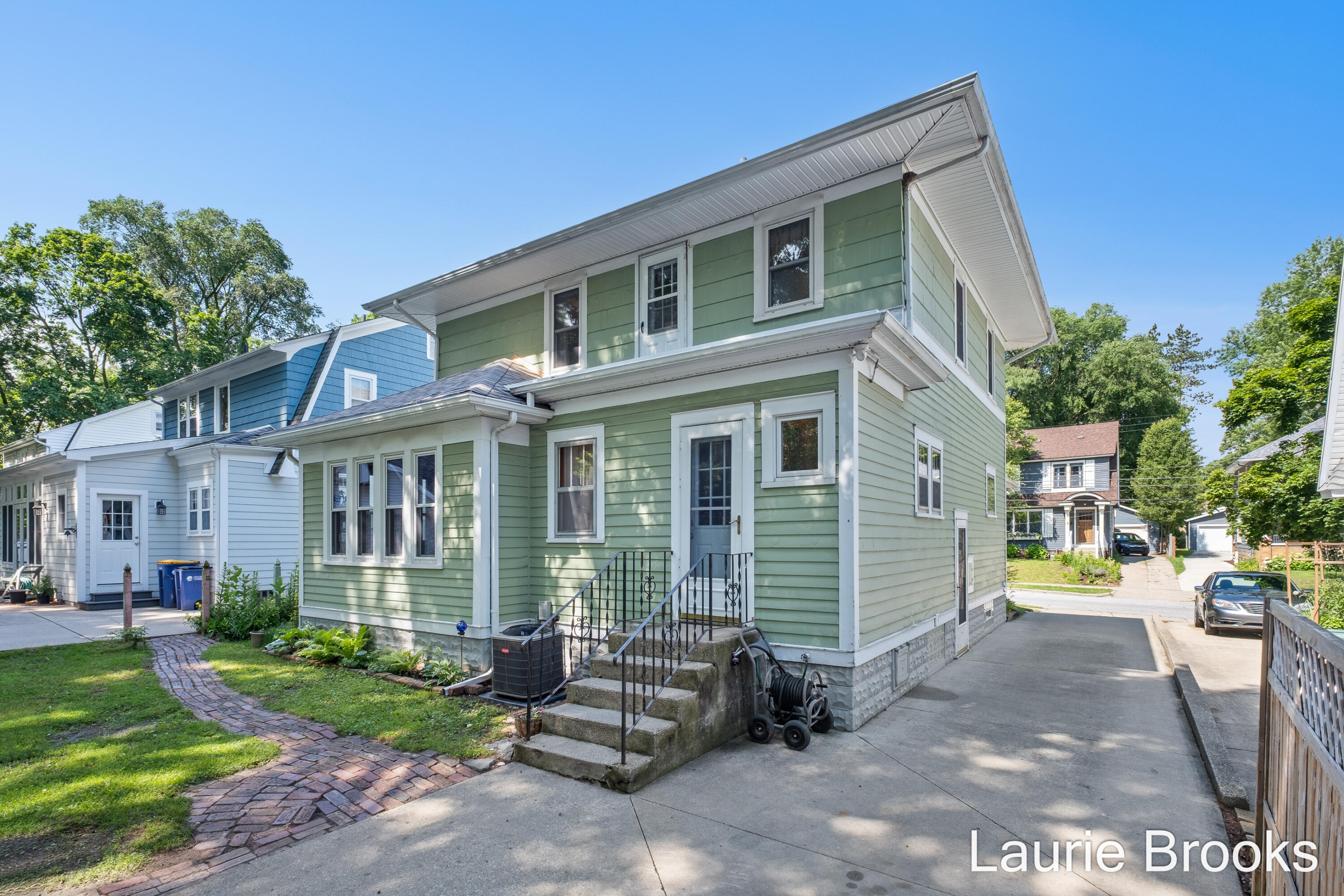 214 Glenhaven Avenue NW Grand Rapids MI 49504