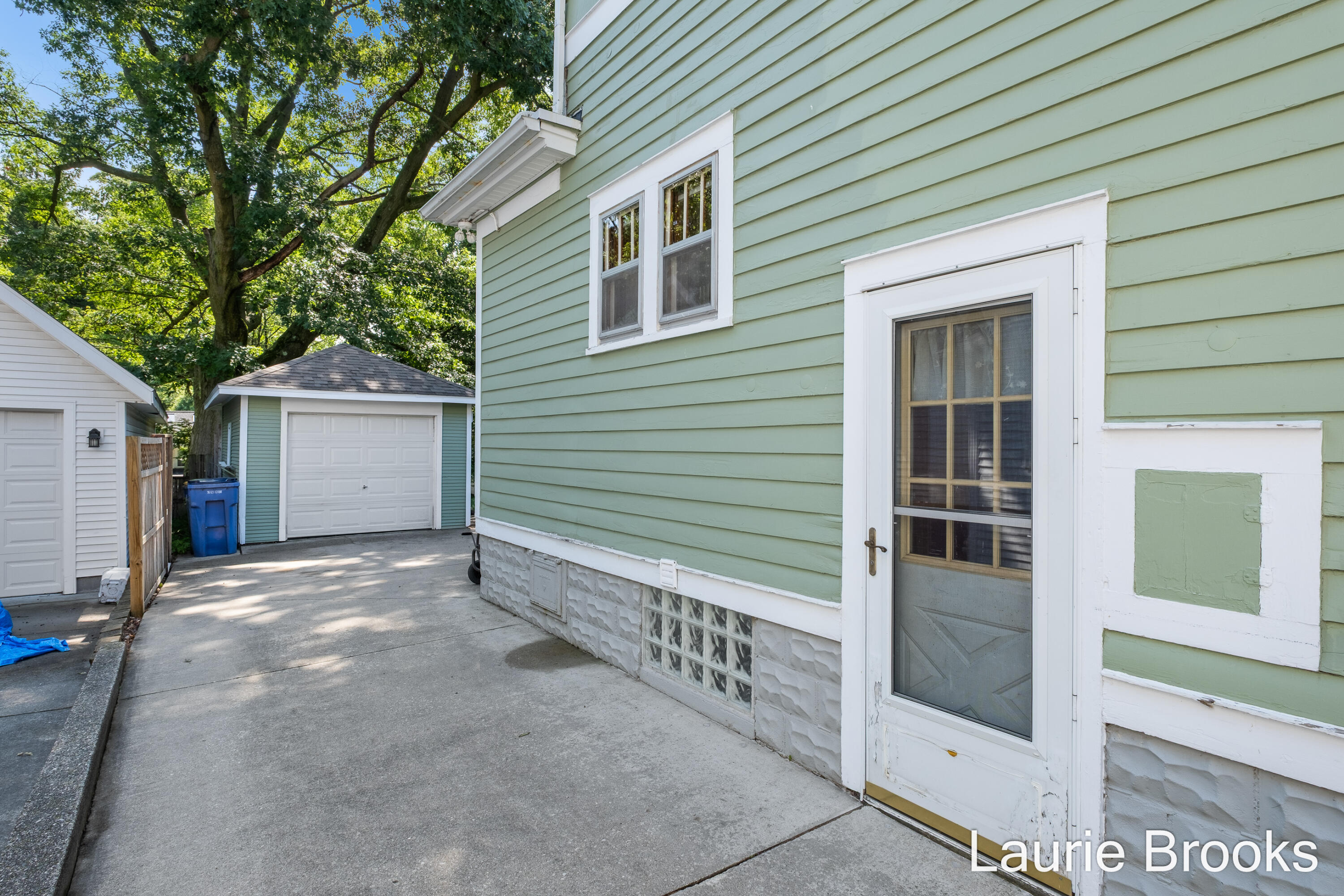 214 Glenhaven Avenue NW Grand Rapids MI 49504