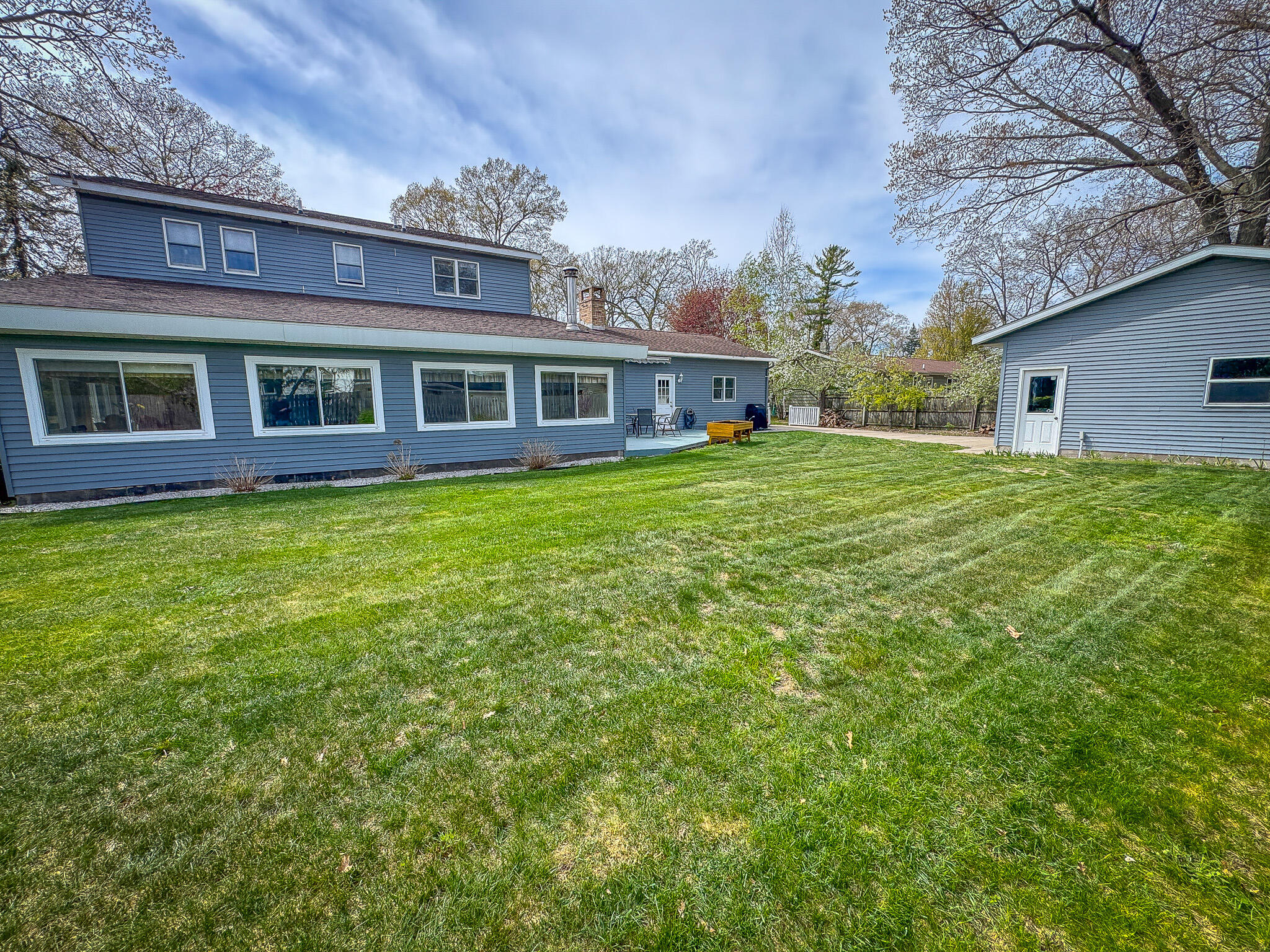 1086 Ivanhoe Drive Muskegon MI 49445