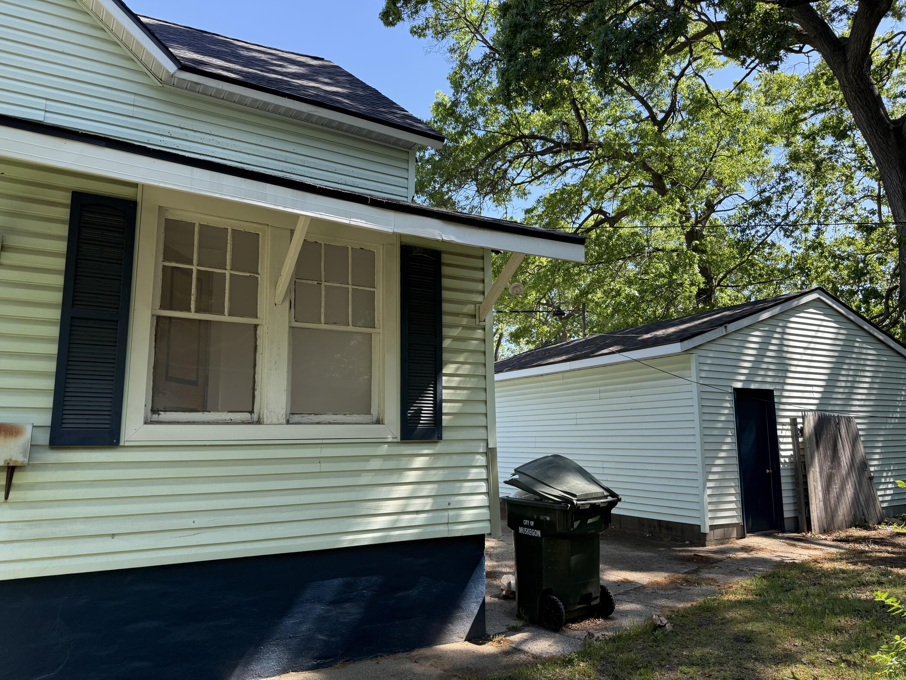 1872 Commerce Street Muskegon MI 49441