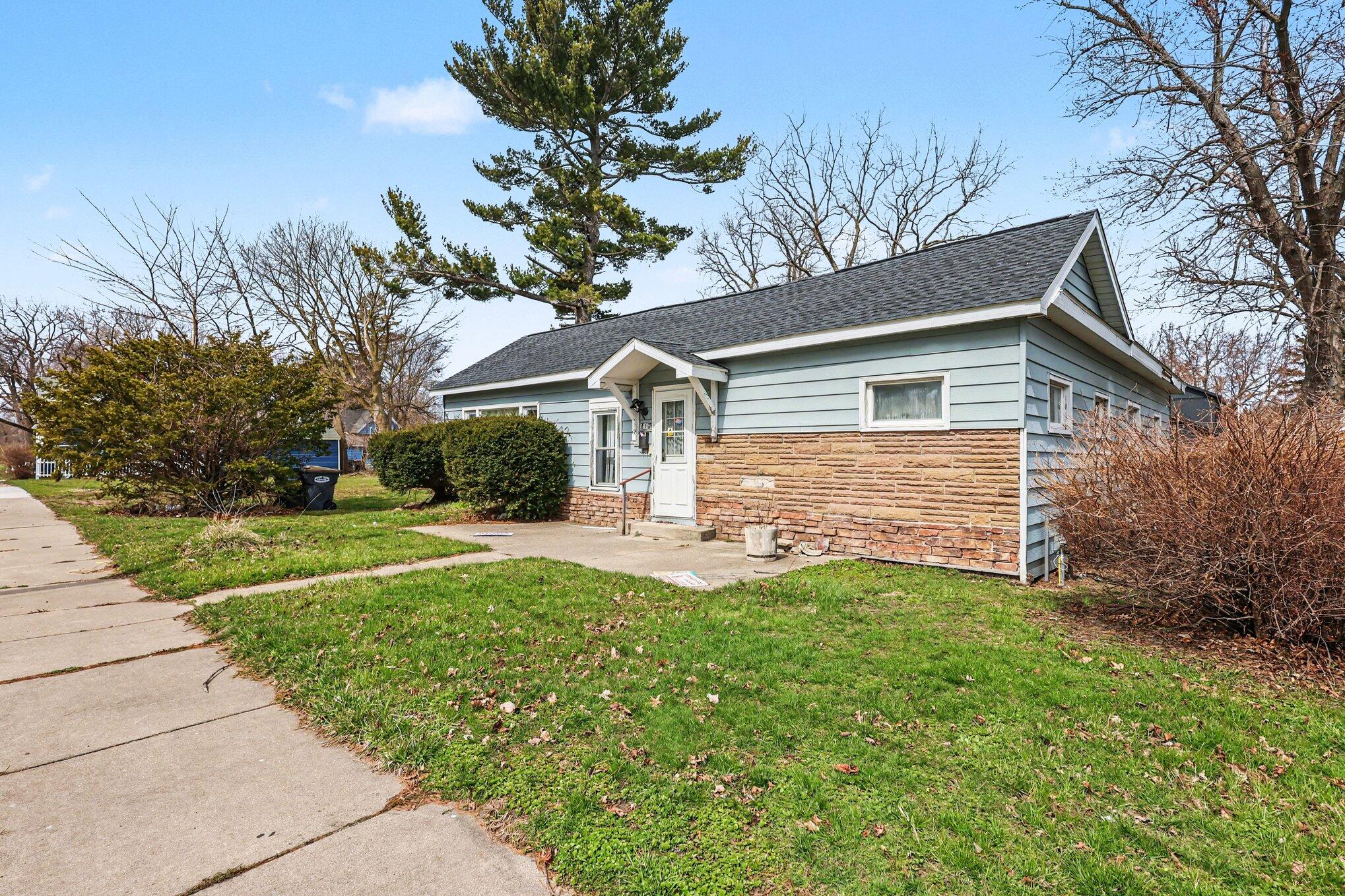 319 Fruit Street South Haven MI 49090