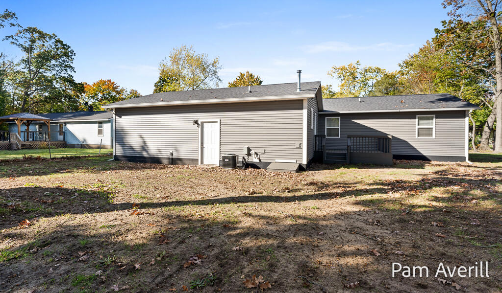 1156 Oaklea Avenue Muskegon MI 49442
