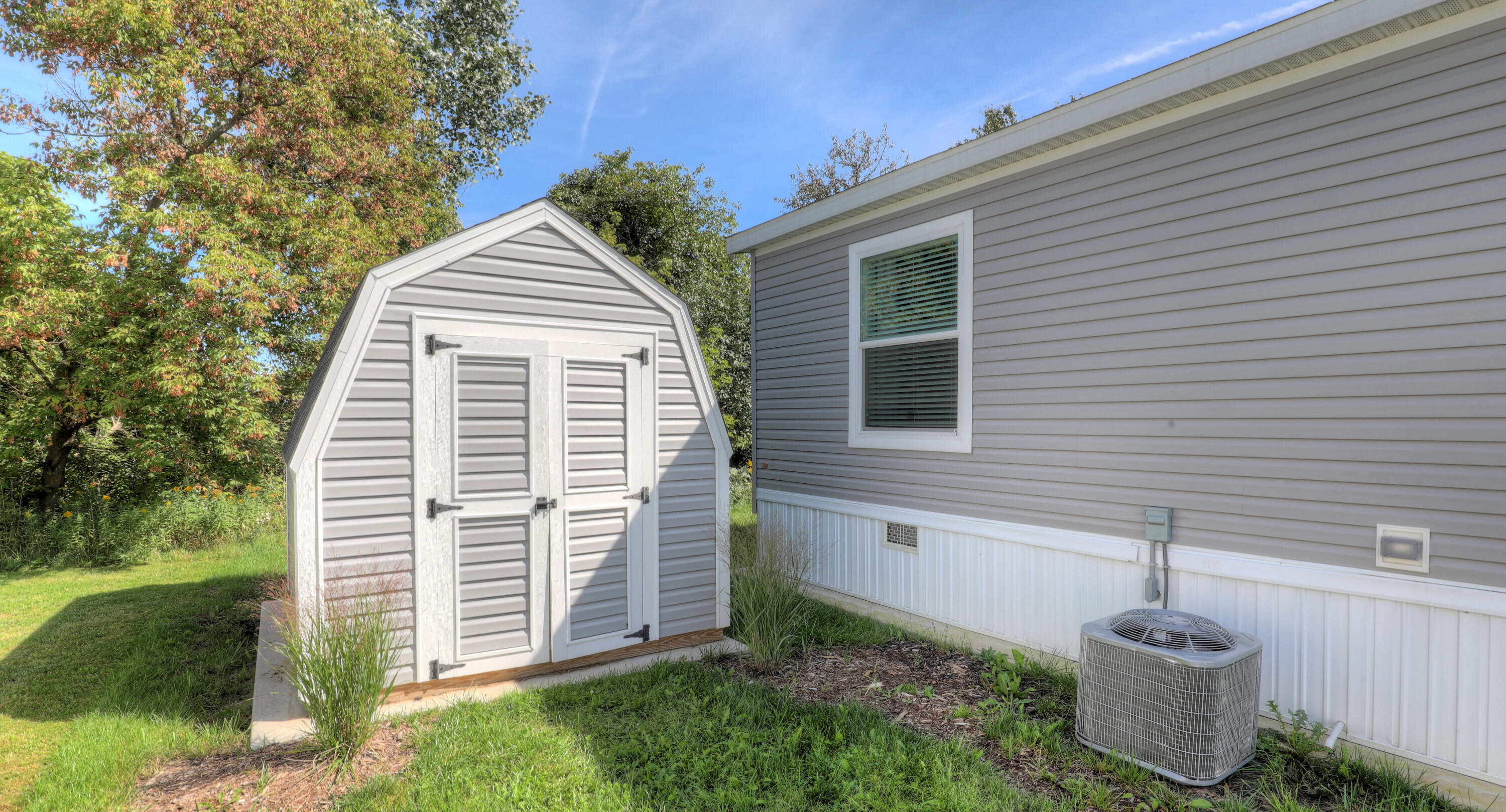 3298 Hillcrest Way Zeeland MI 49464