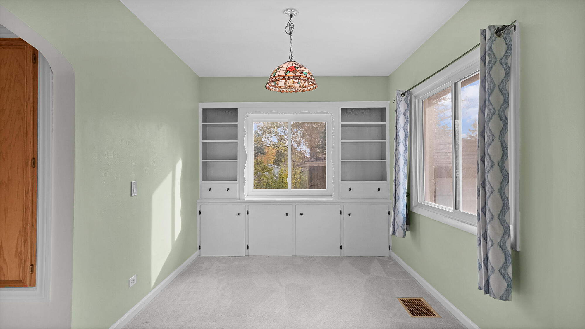1882 Kinney Avenue NW Grand Rapids MI 49534
