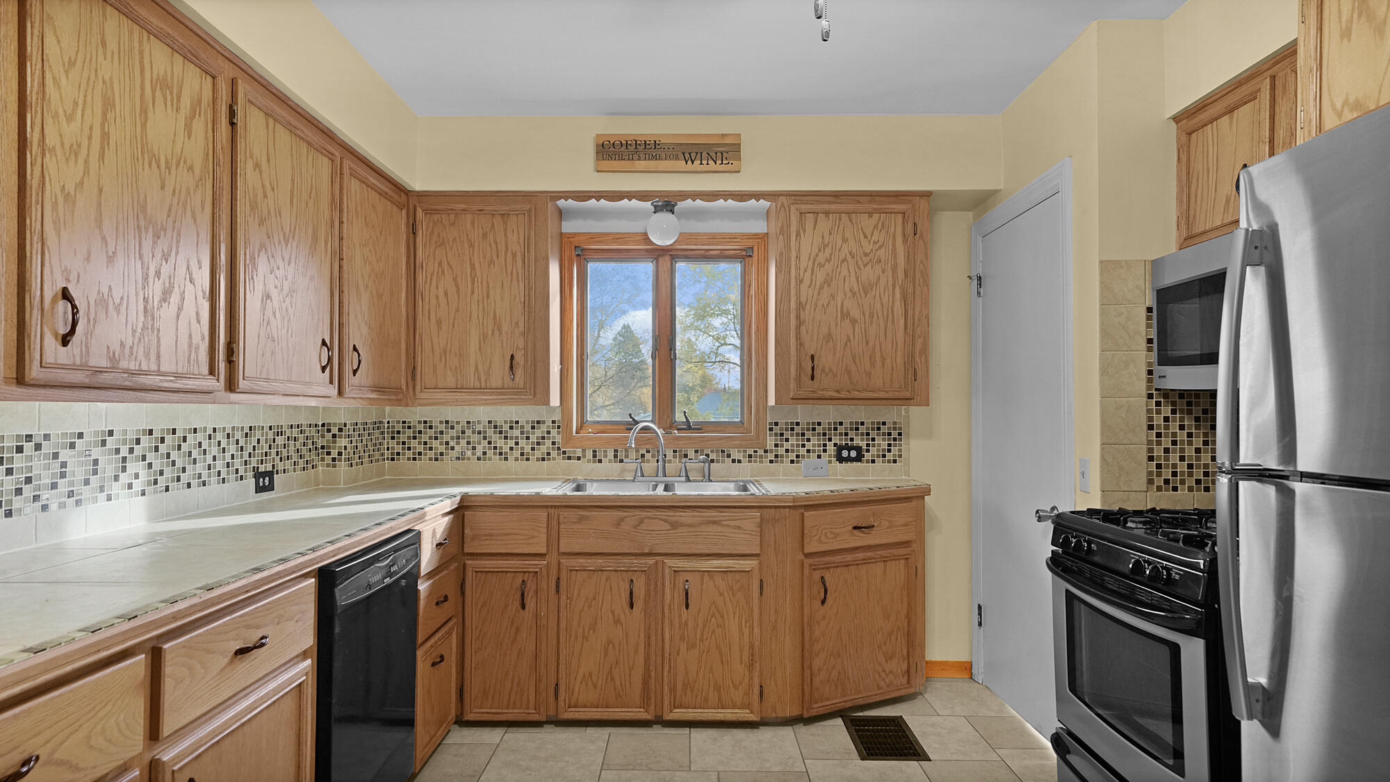 1882 Kinney Avenue NW Grand Rapids MI 49534