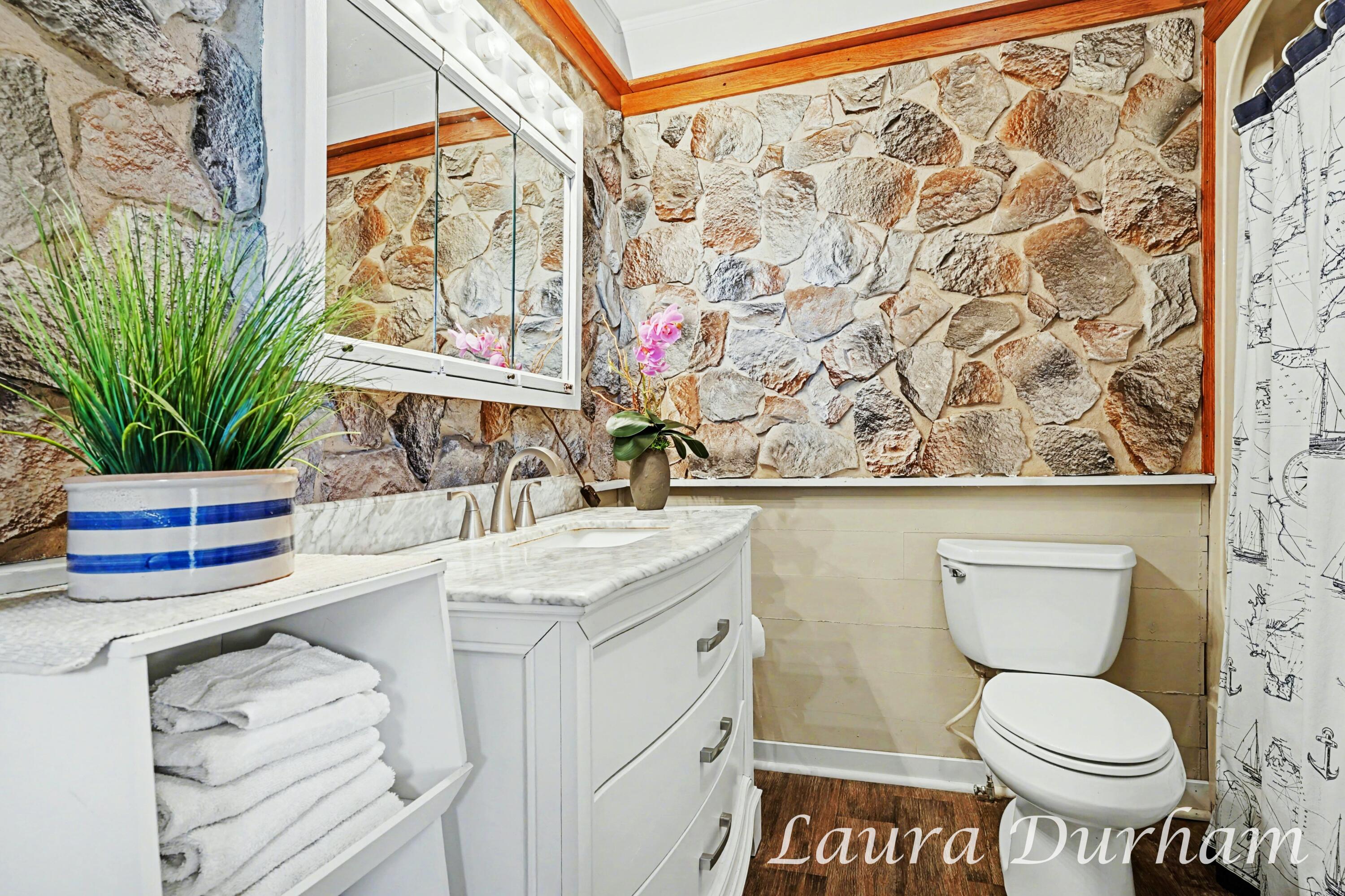895 Holland Street Saugatuck MI 49453