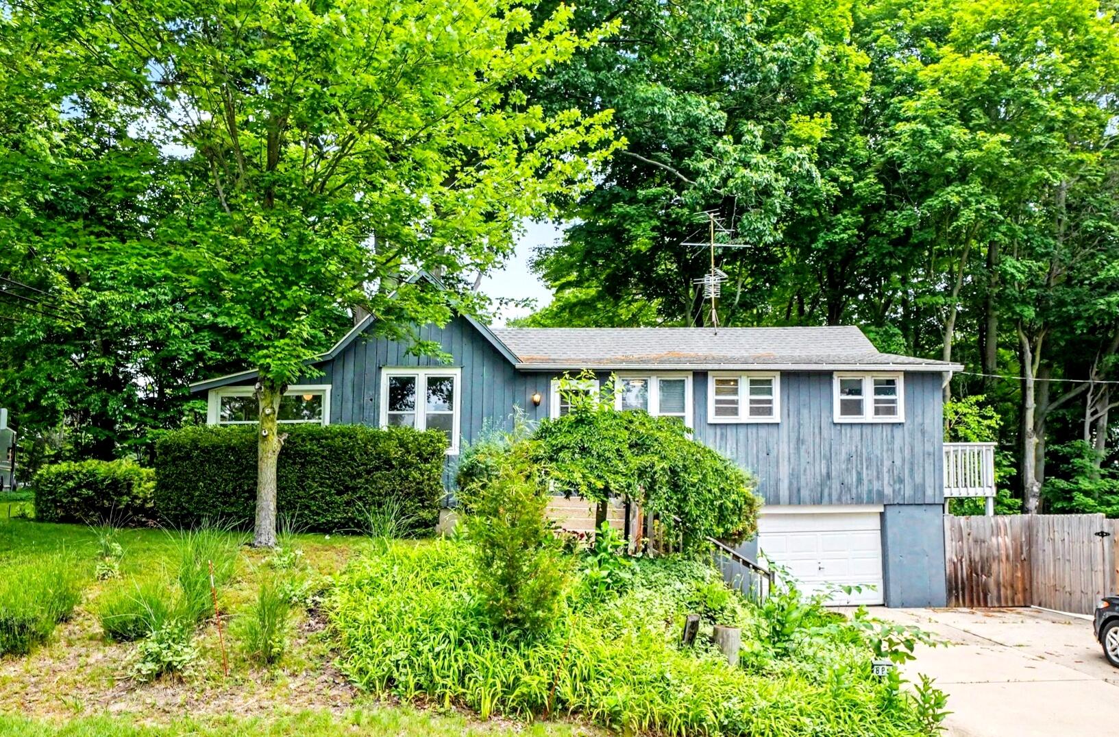 895 Holland Street Saugatuck MI 49453