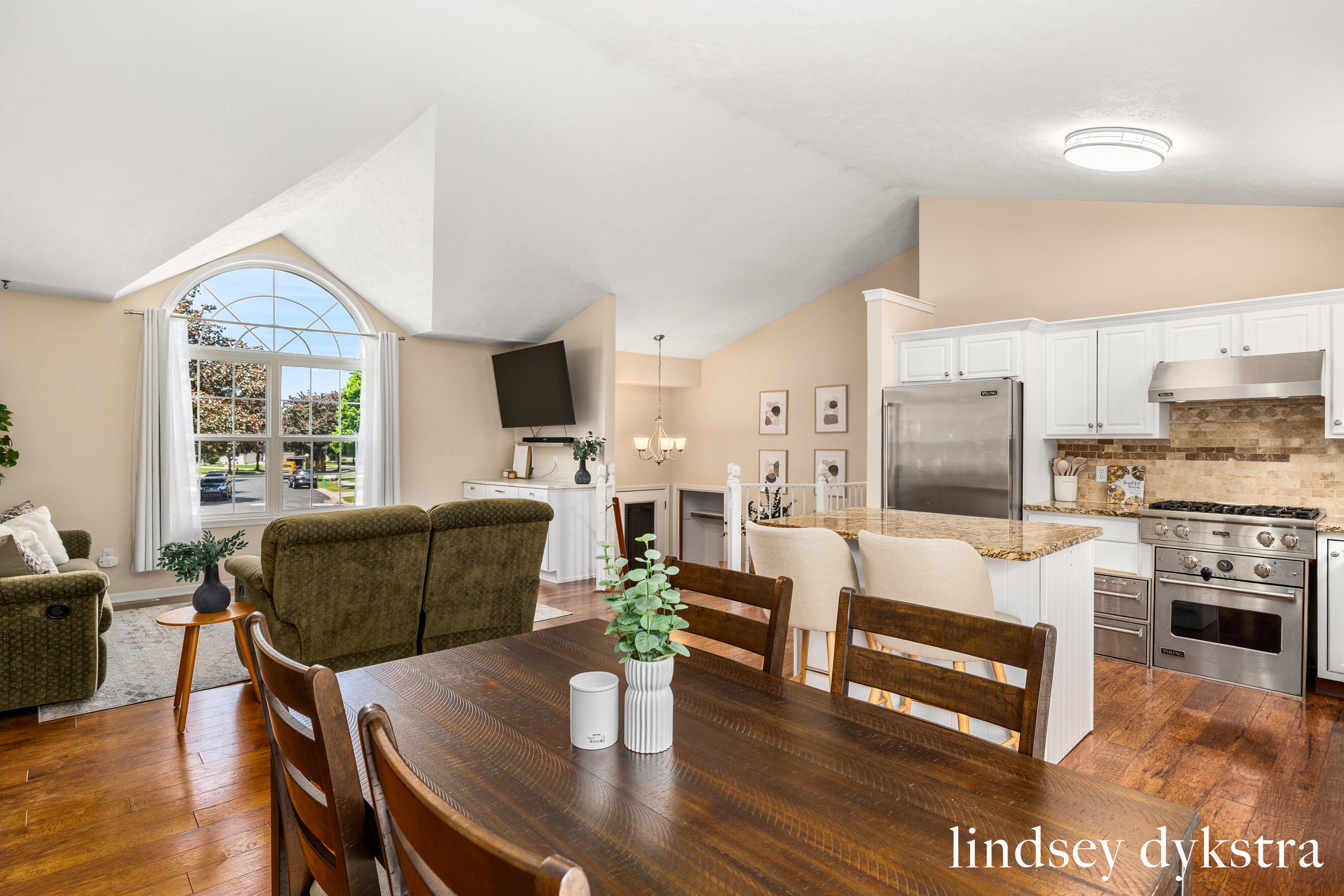 2206 Thistledowne Drive NE Grand Rapids MI 49505