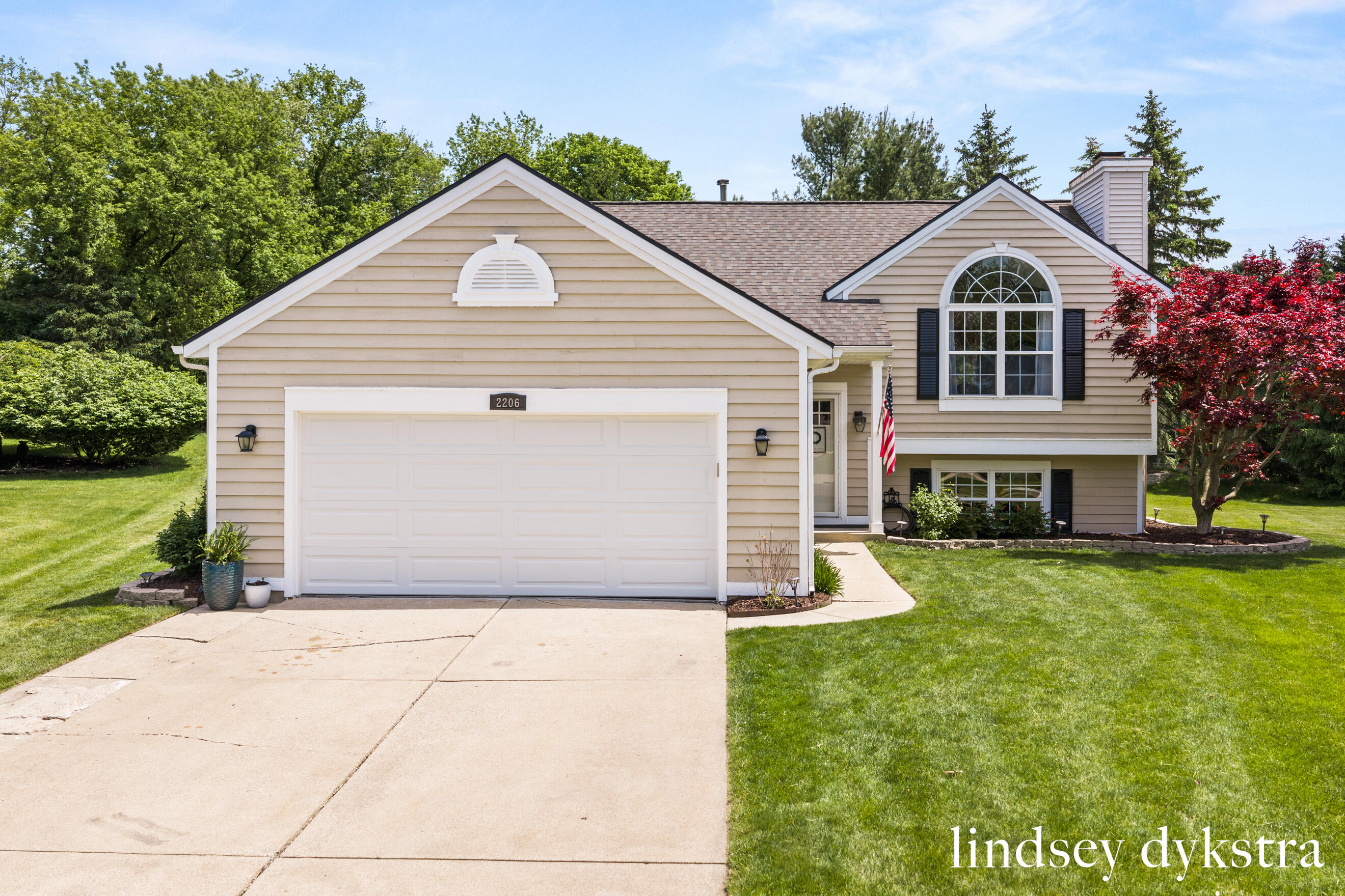 2206 Thistledowne Drive NE Grand Rapids MI 49505