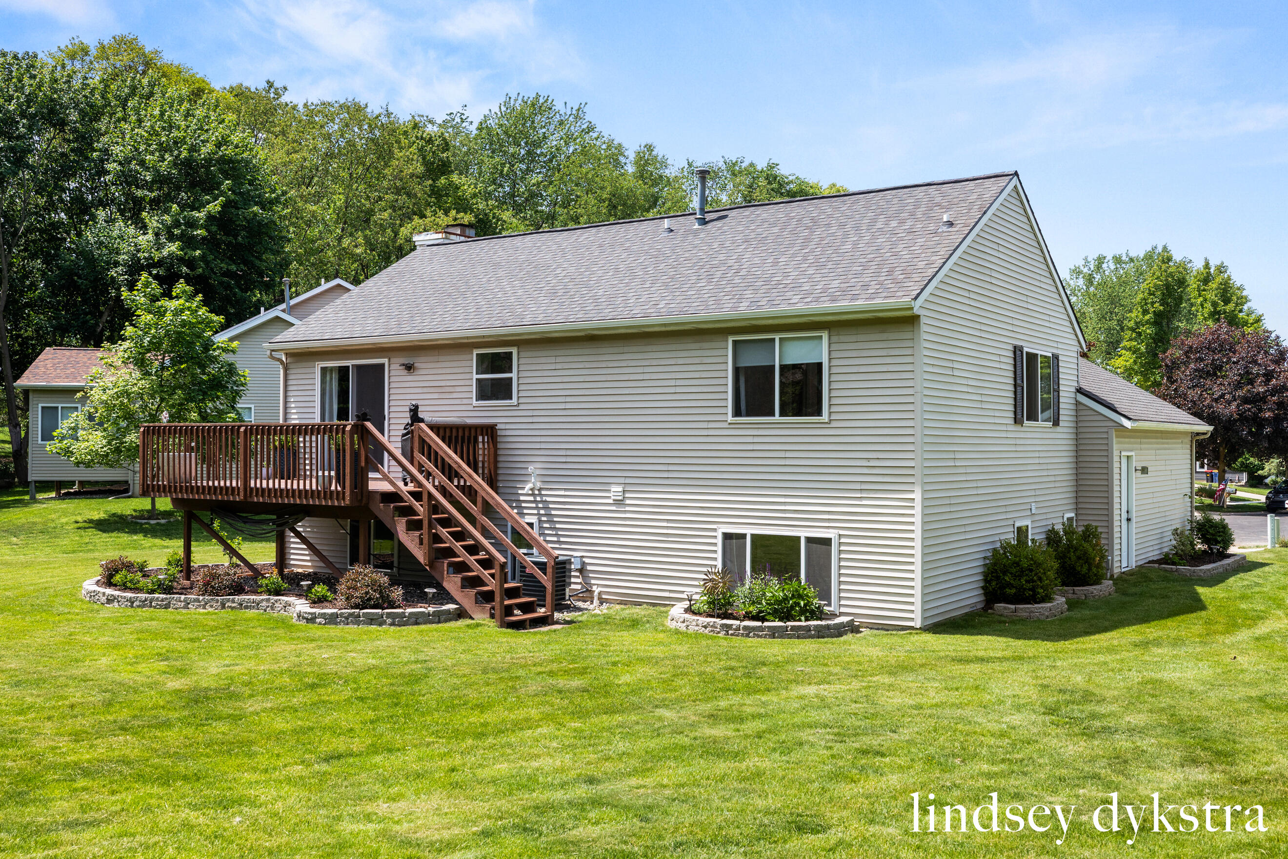 2206 Thistledowne Drive NE Grand Rapids MI 49505