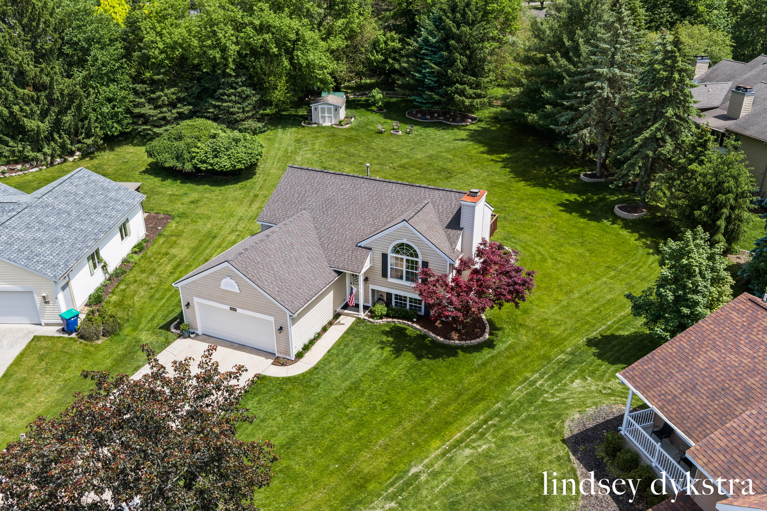2206 Thistledowne Drive NE Grand Rapids MI 49505