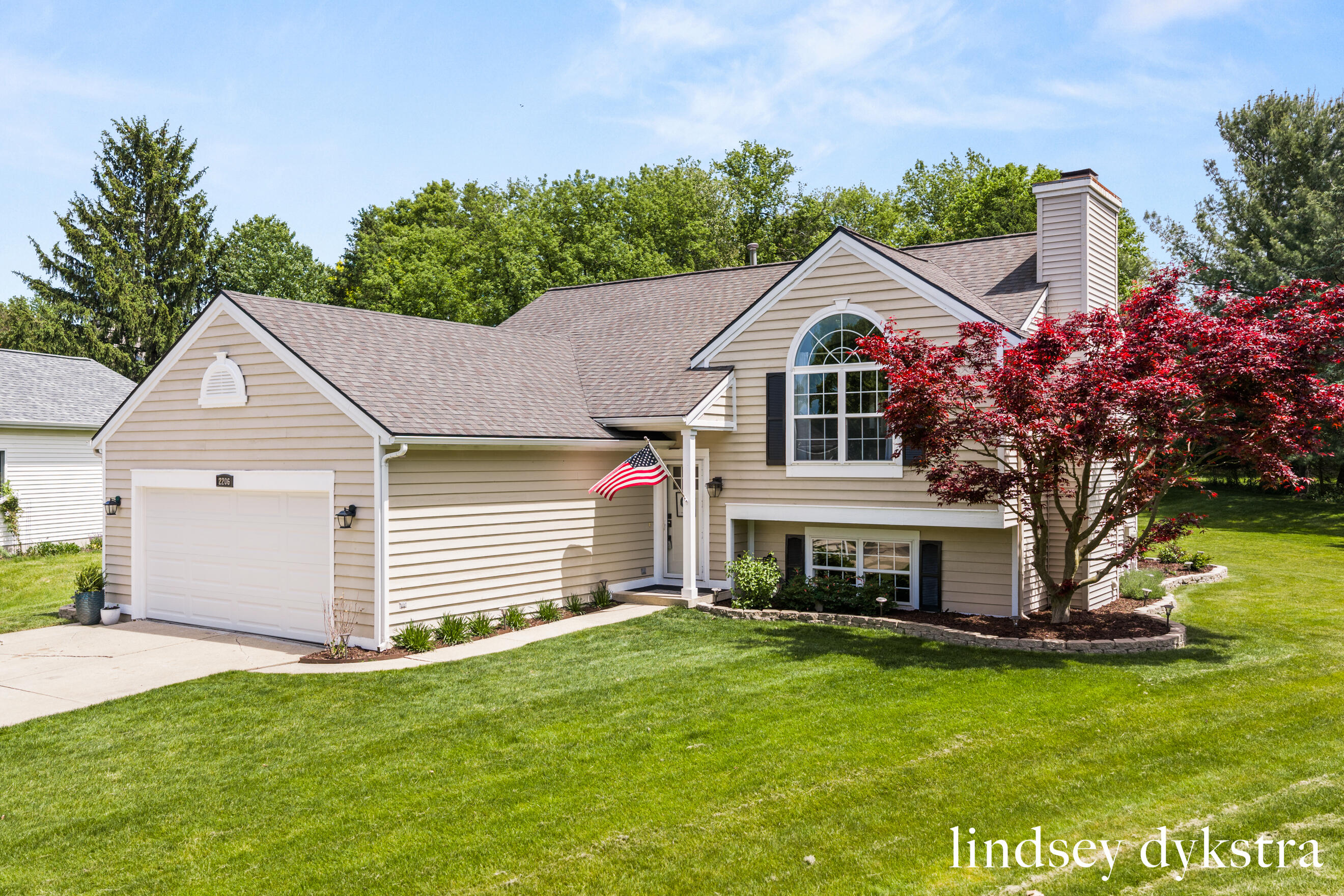 2206 Thistledowne Drive NE Grand Rapids MI 49505