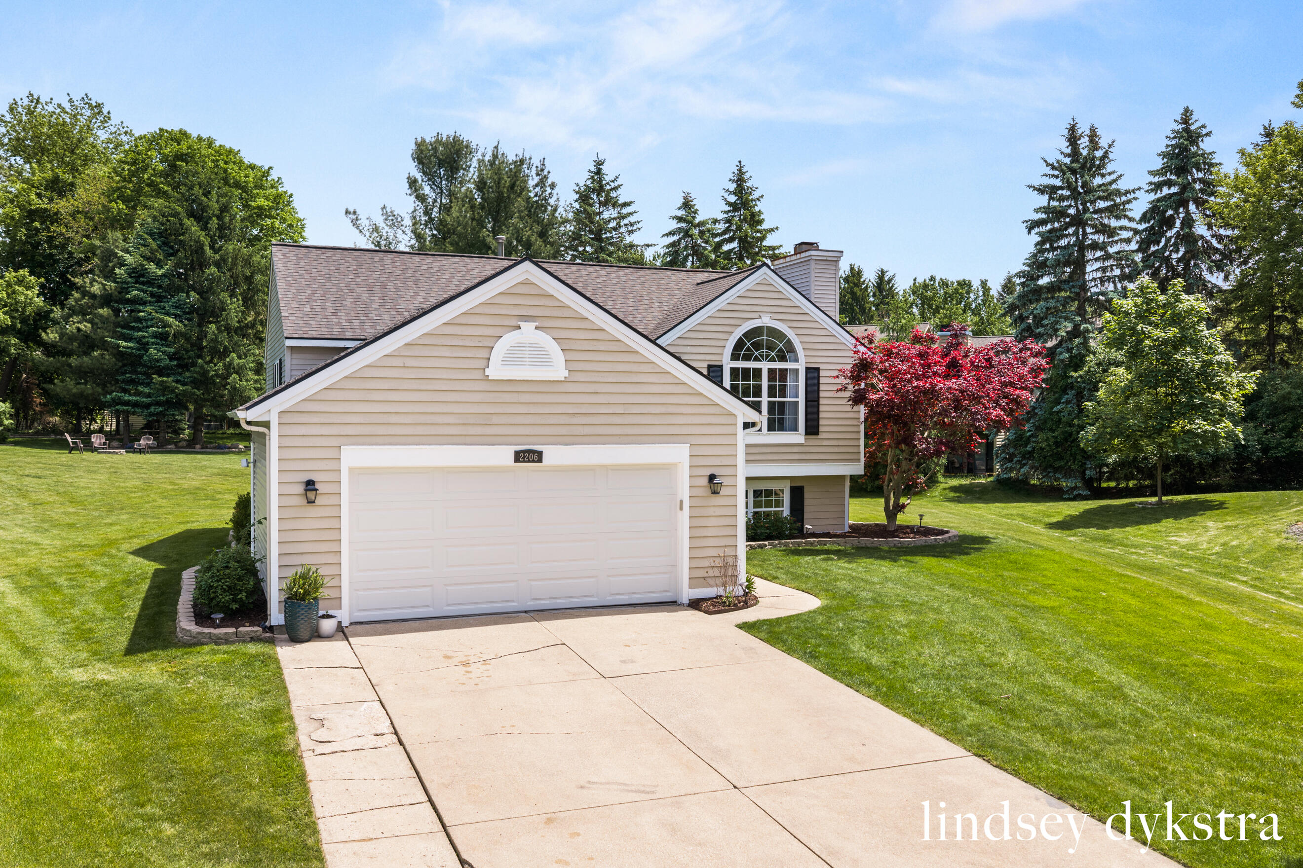 2206 Thistledowne Drive NE Grand Rapids MI 49505