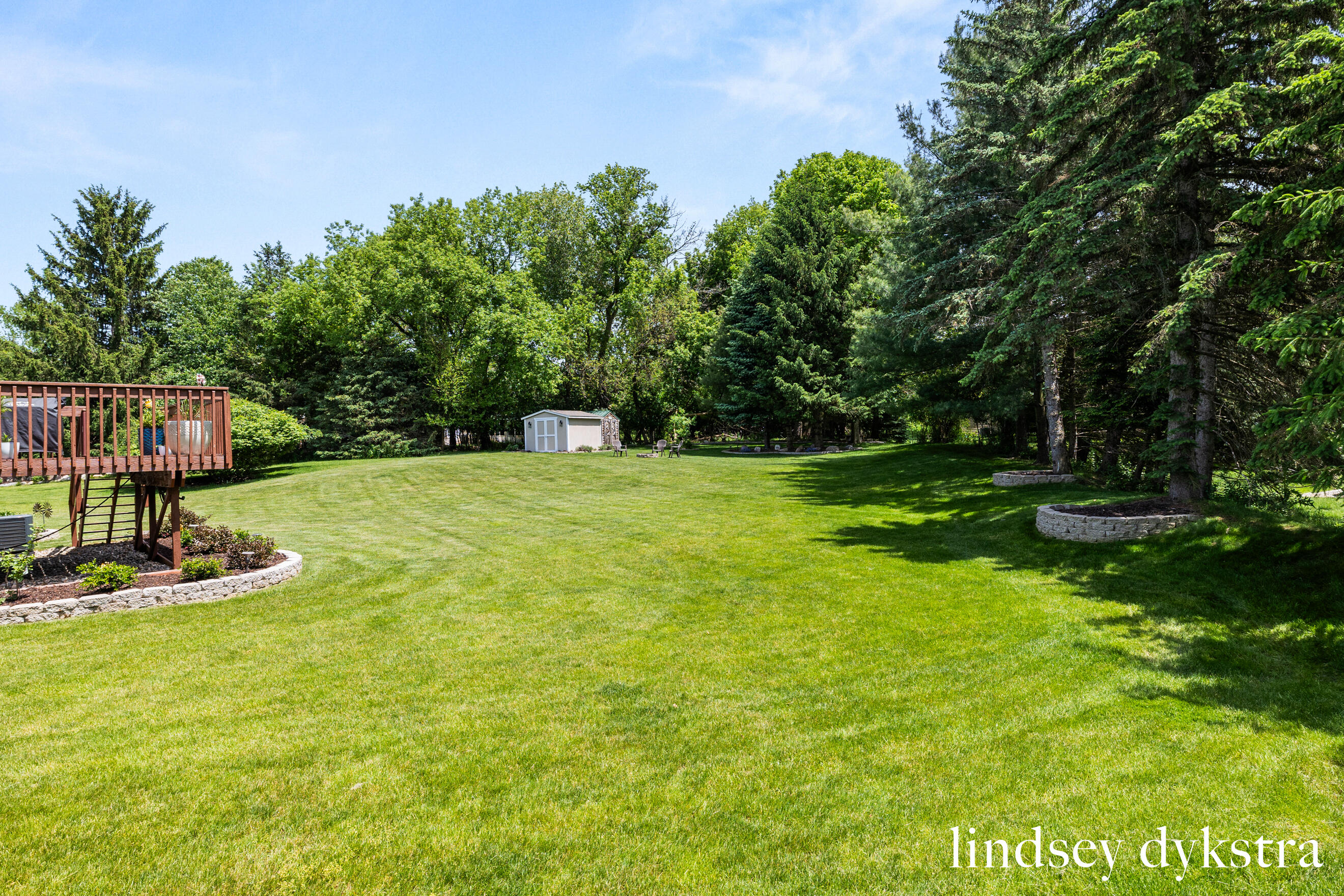 2206 Thistledowne Drive NE Grand Rapids MI 49505