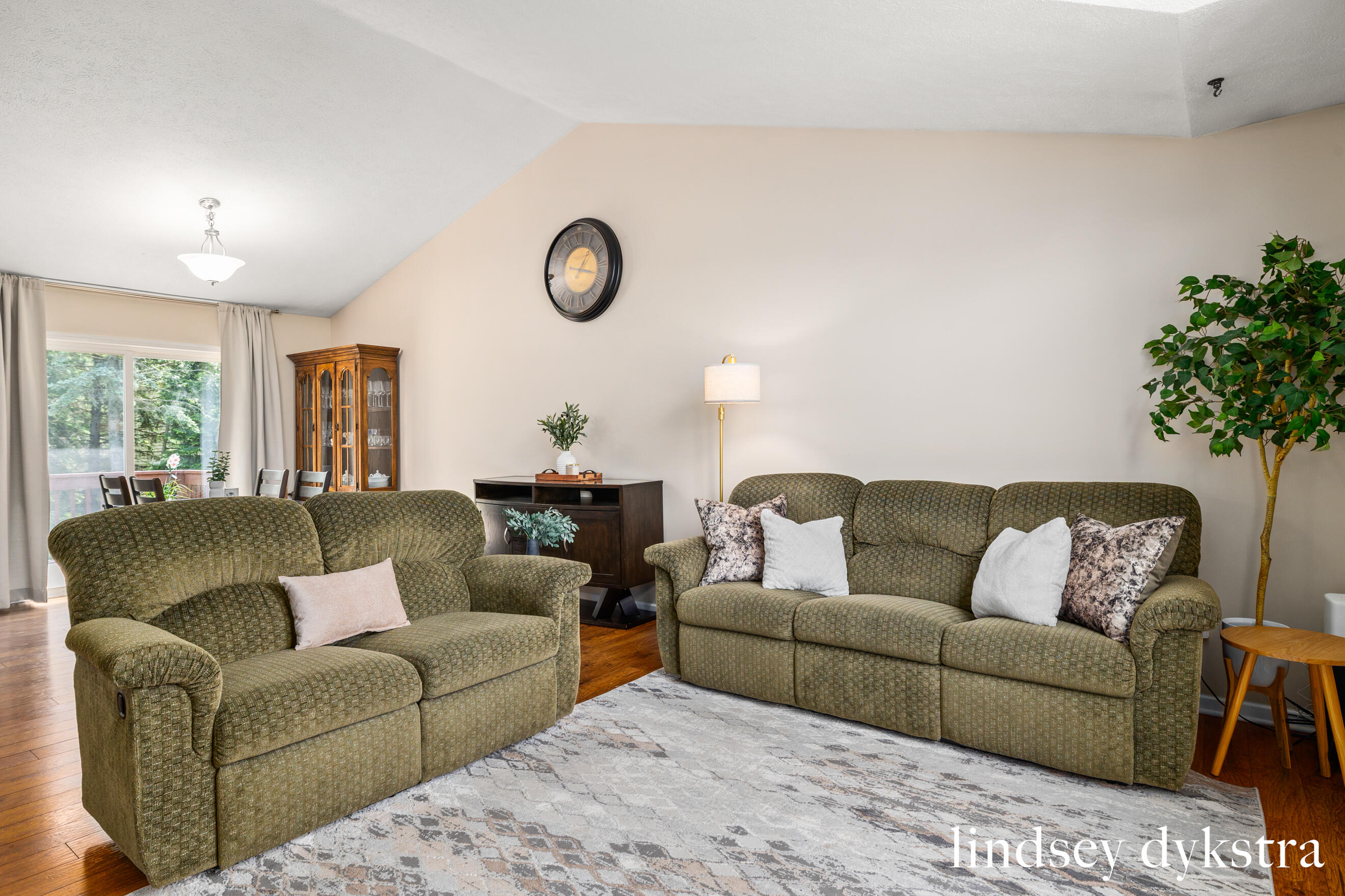 2206 Thistledowne Drive NE Grand Rapids MI 49505