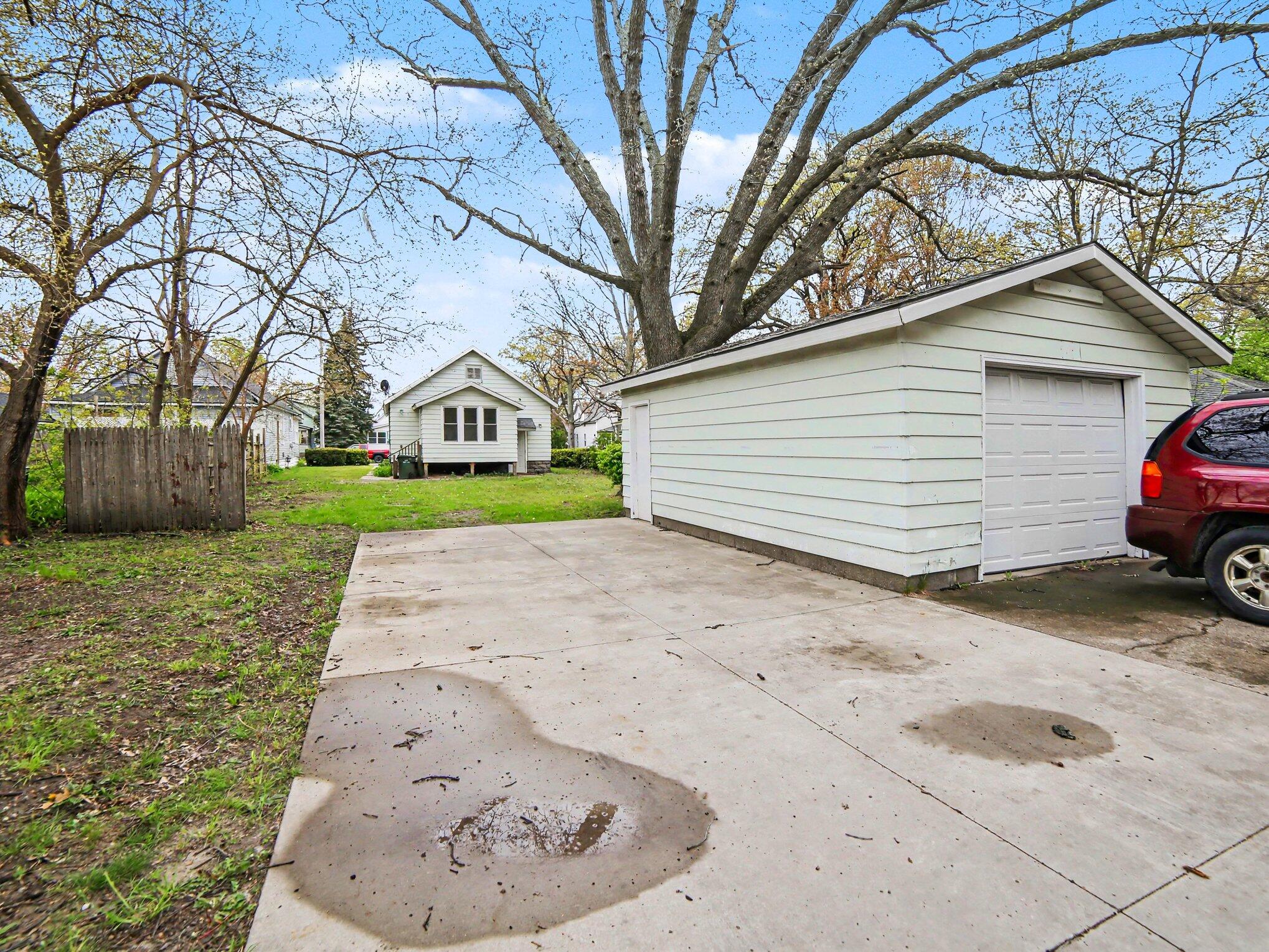 1656 Park Street Muskegon MI 49441