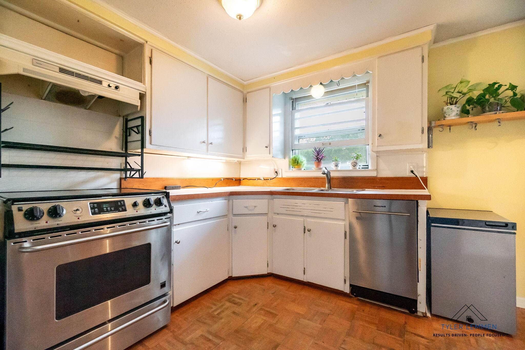 664 Midway Avenue Holland MI 49423