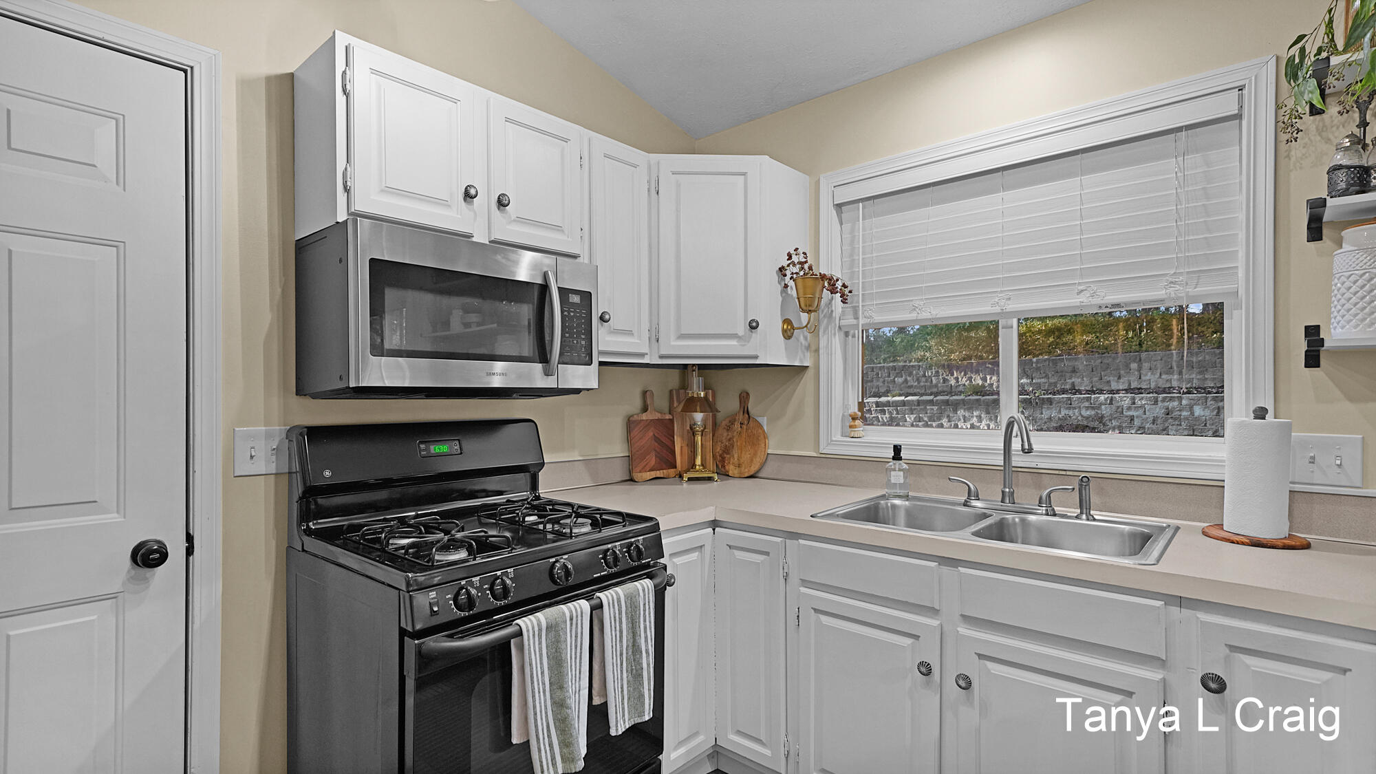 2595 Walker Woods Court NW Grand Rapids MI 49544
