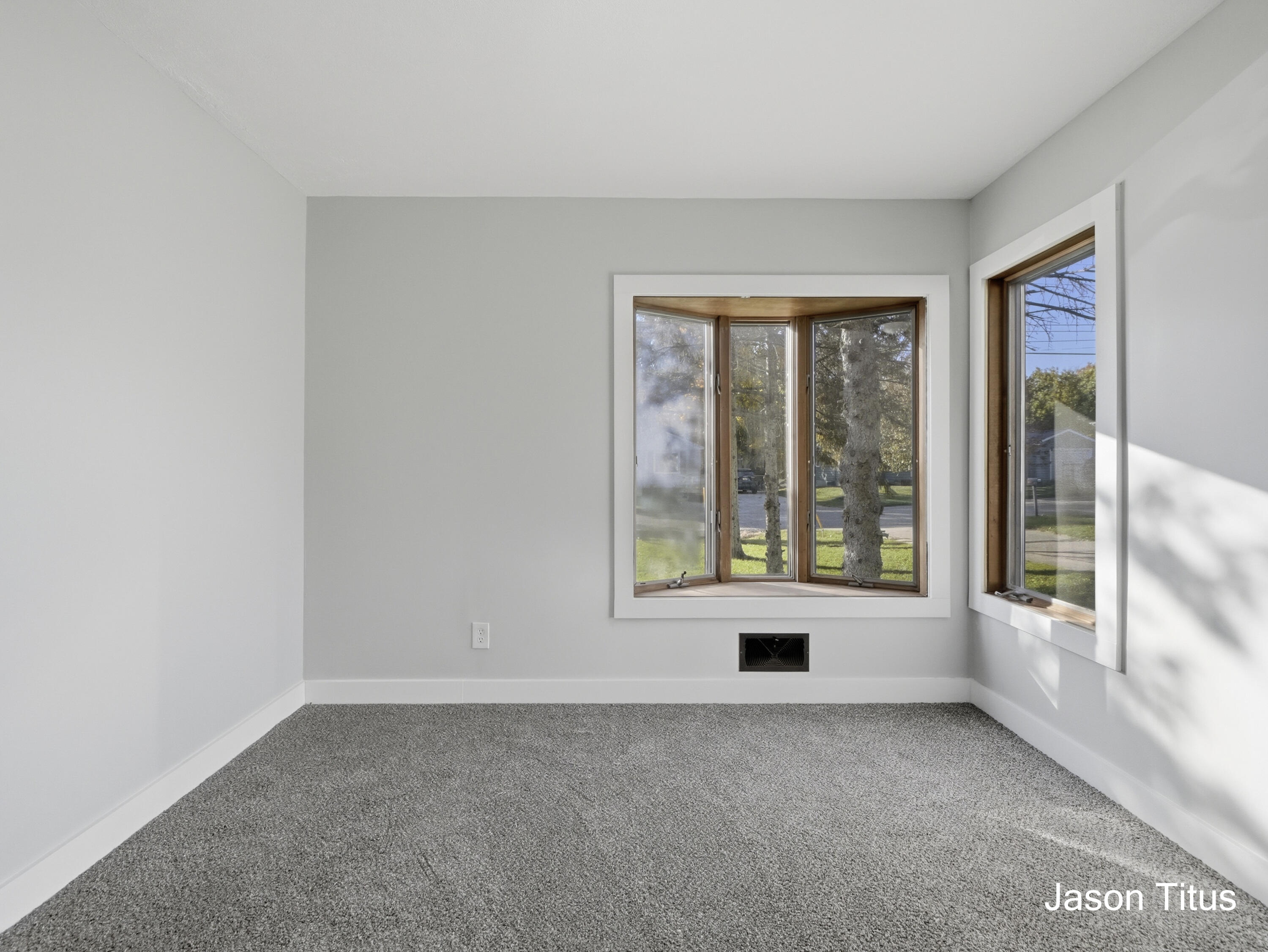 4244 NE Lester Drive NE Grand Rapids MI 49525