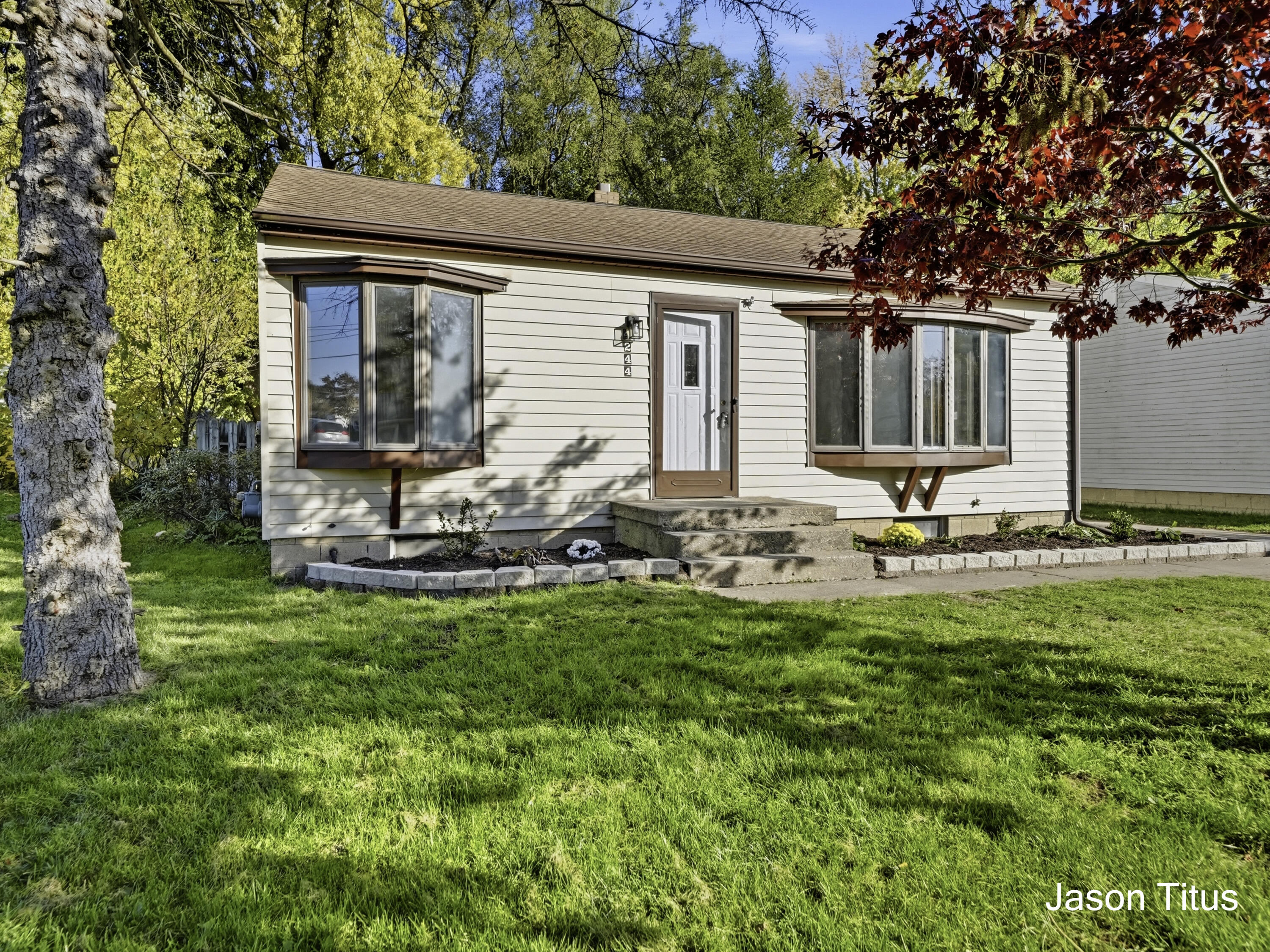 4244 NE Lester Drive NE Grand Rapids MI 49525