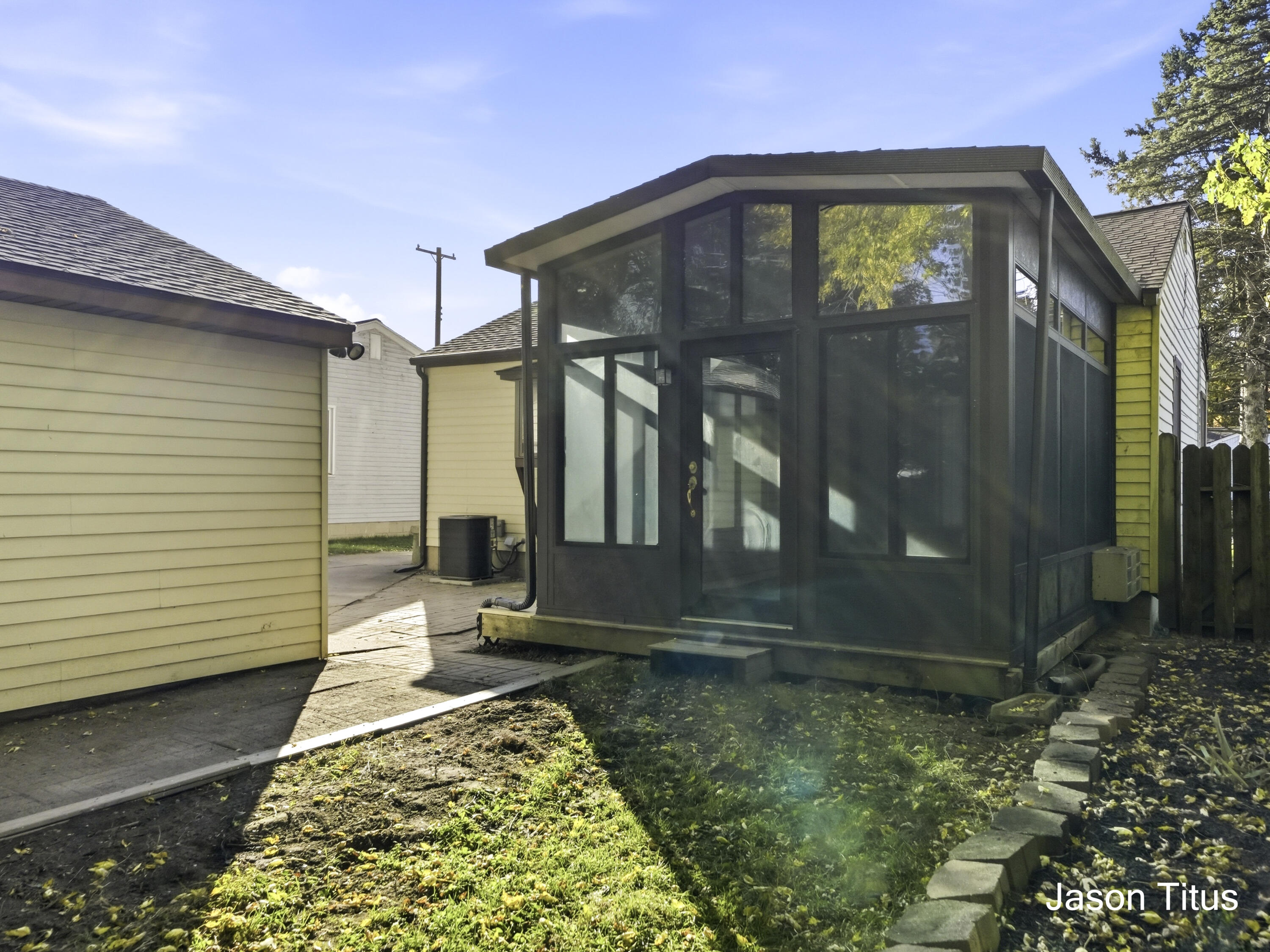 4244 NE Lester Drive NE Grand Rapids MI 49525