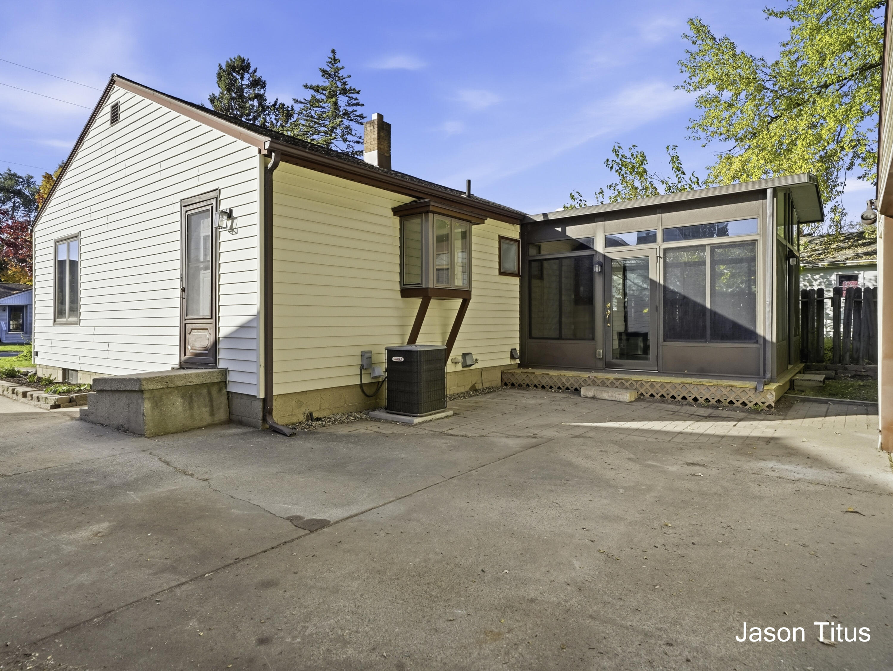 4244 NE Lester Drive NE Grand Rapids MI 49525