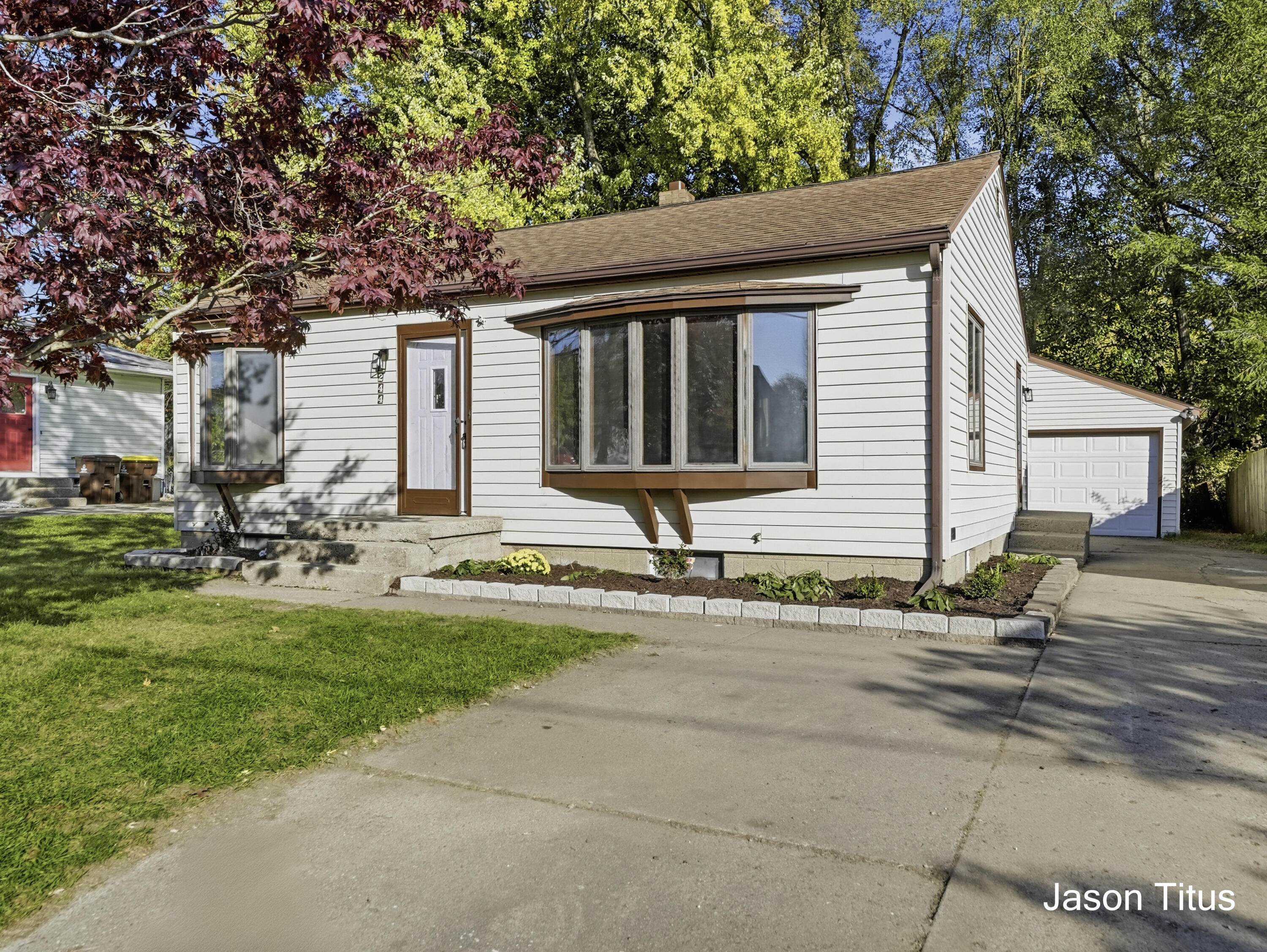4244 NE Lester Drive NE Grand Rapids MI 49525