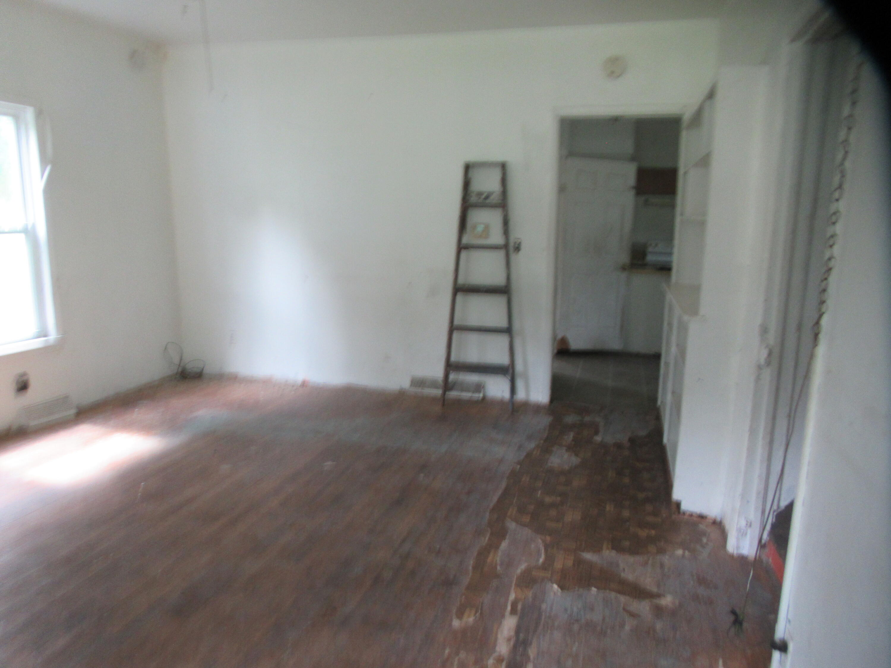 437 N Broadway Street Cassopolis MI 49031