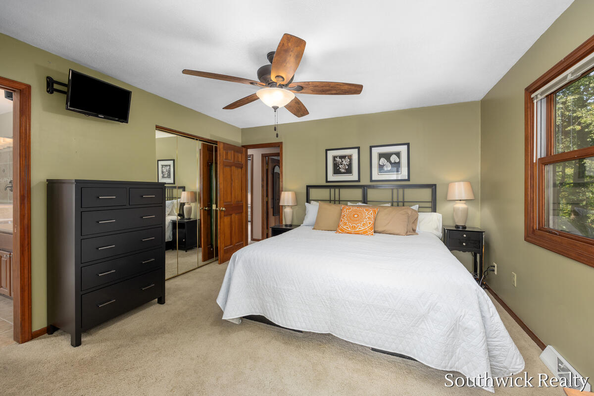 2484 Shadow Lake Court NE Grand Rapids MI 49505