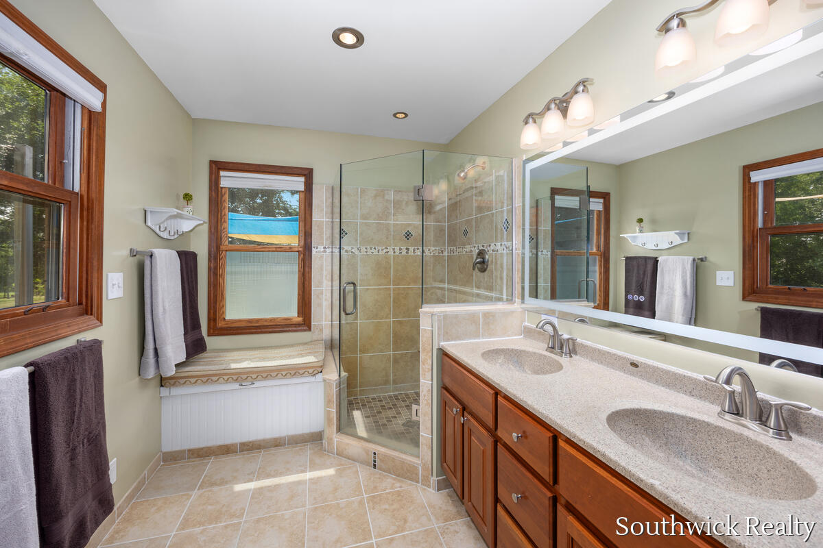 2484 Shadow Lake Court NE Grand Rapids MI 49505