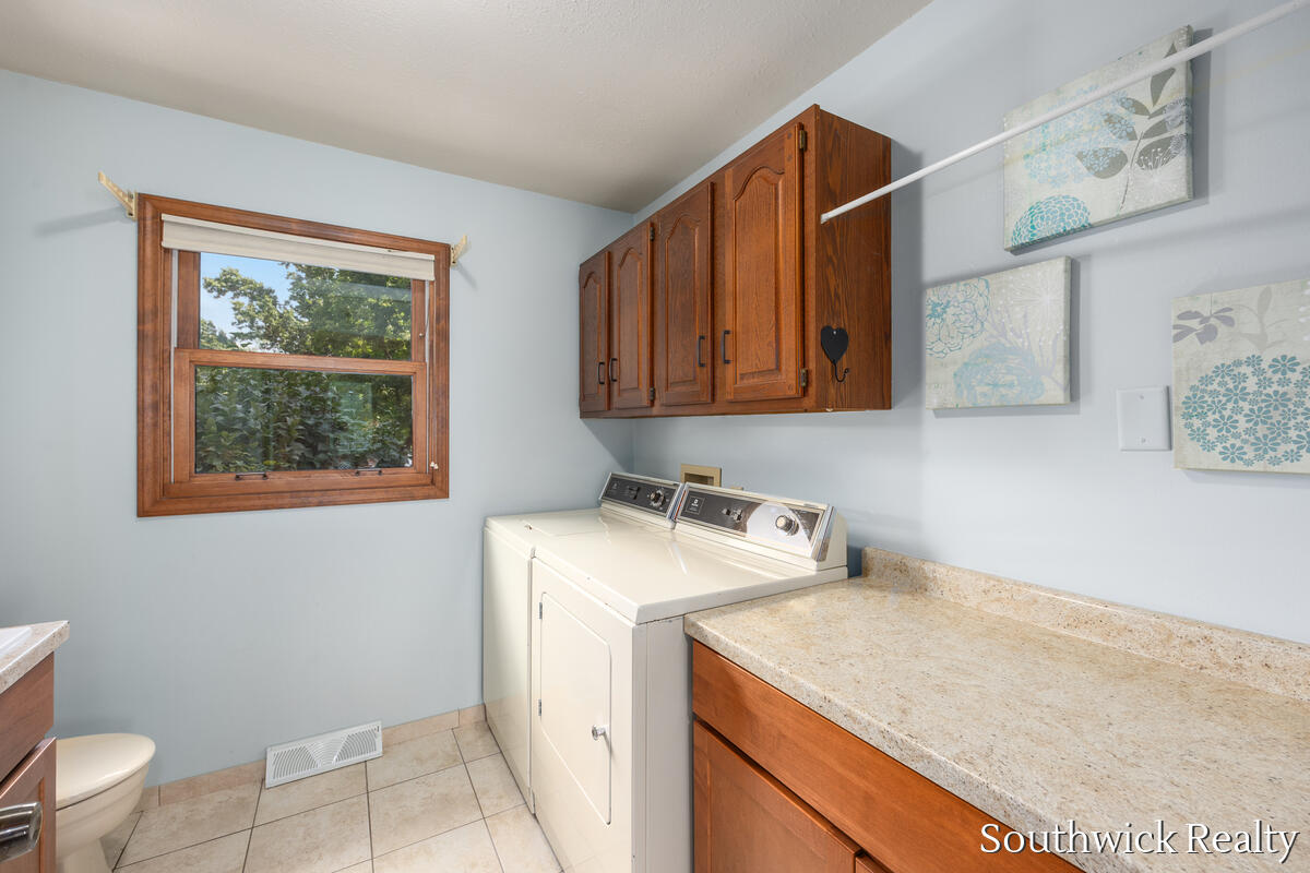 2484 Shadow Lake Court NE Grand Rapids MI 49505
