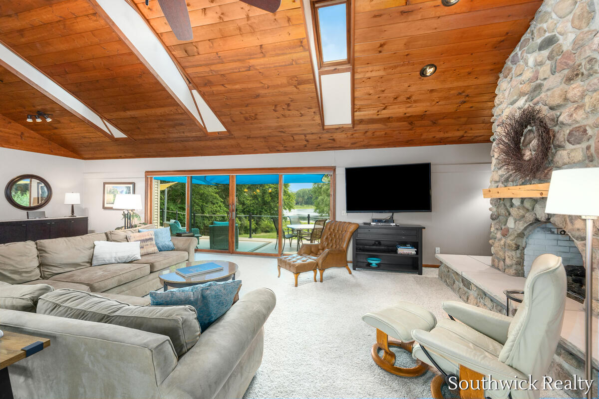 2484 Shadow Lake Court NE Grand Rapids MI 49505