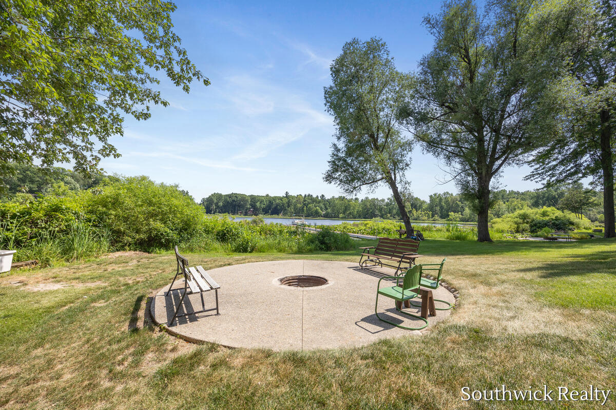 2484 Shadow Lake Court NE Grand Rapids MI 49505