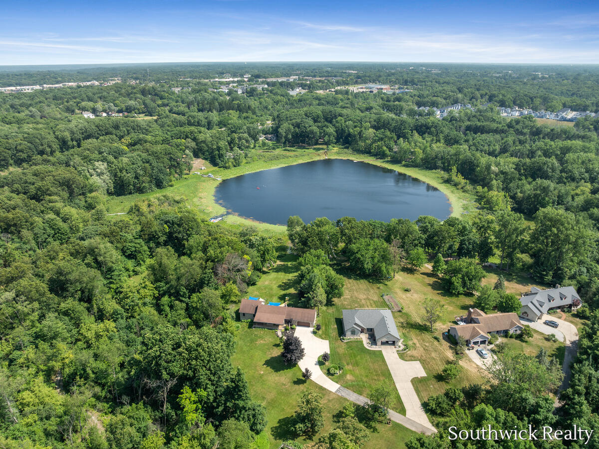 2484 Shadow Lake Court NE Grand Rapids MI 49505