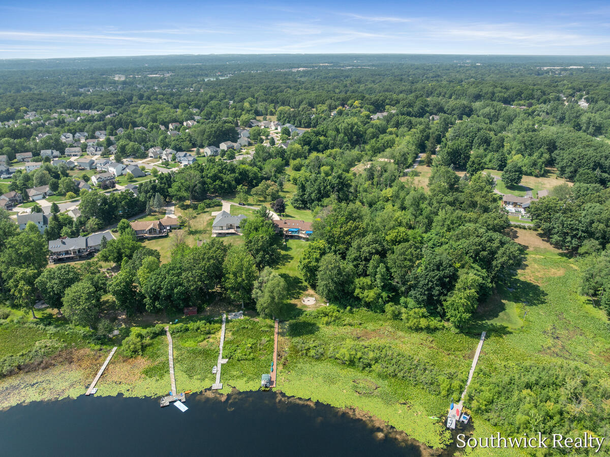 2484 Shadow Lake Court NE Grand Rapids MI 49505