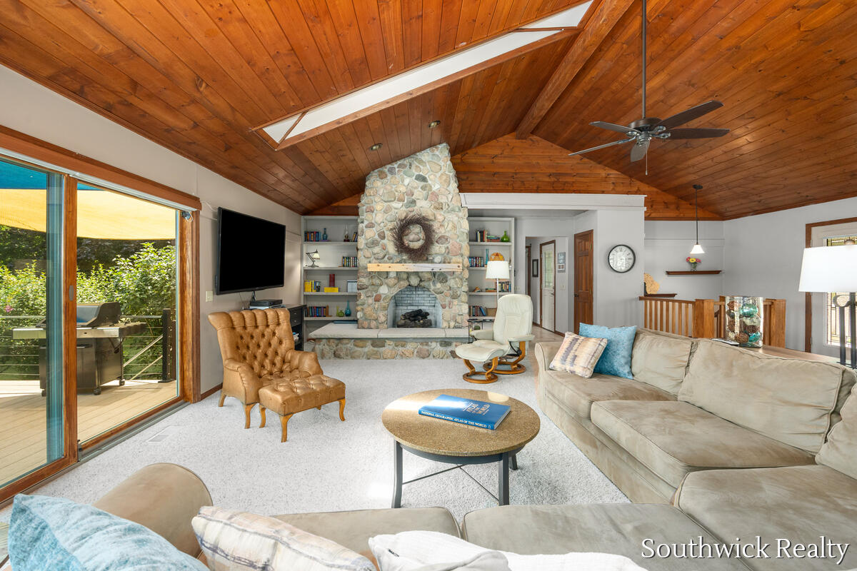 2484 Shadow Lake Court NE Grand Rapids MI 49505