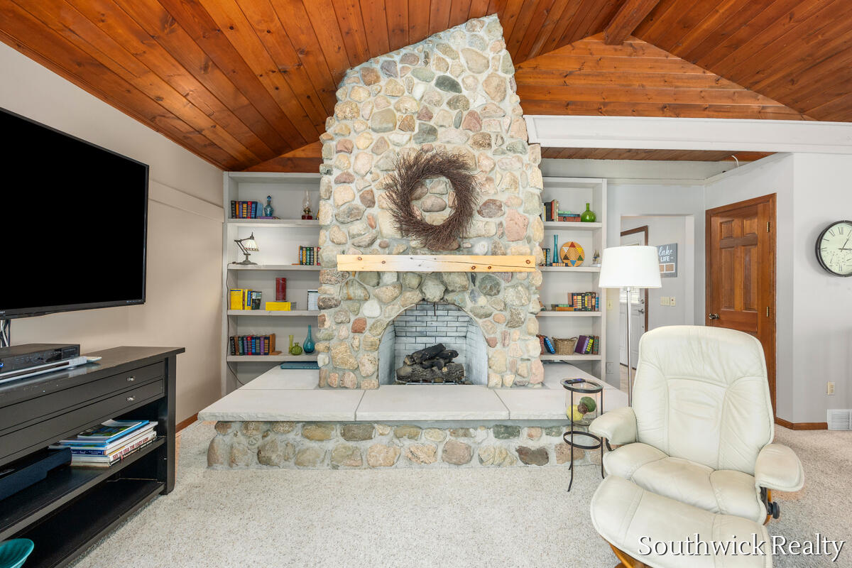 2484 Shadow Lake Court NE Grand Rapids MI 49505
