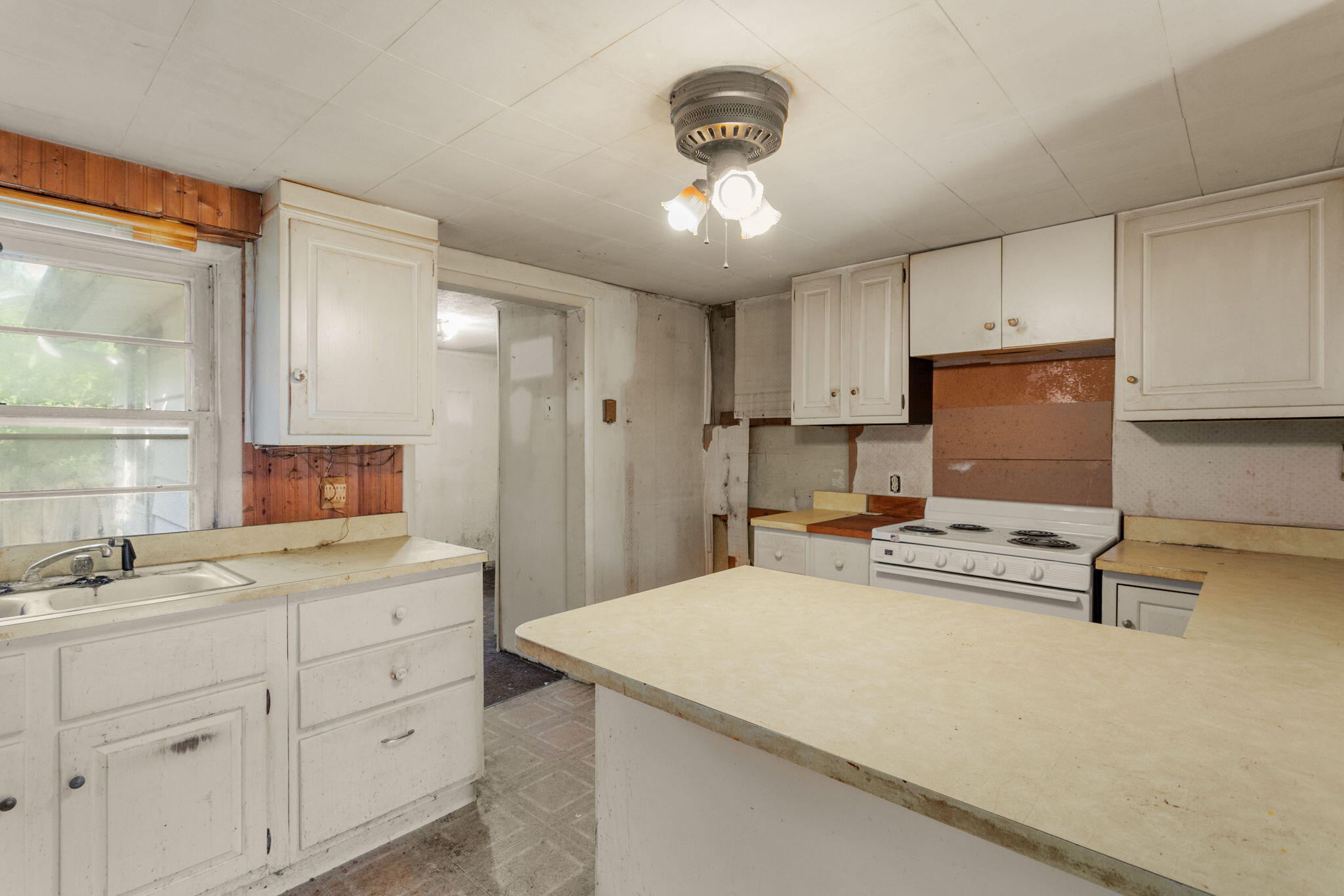69408 Elkhart Road Edwardsburg MI 49112