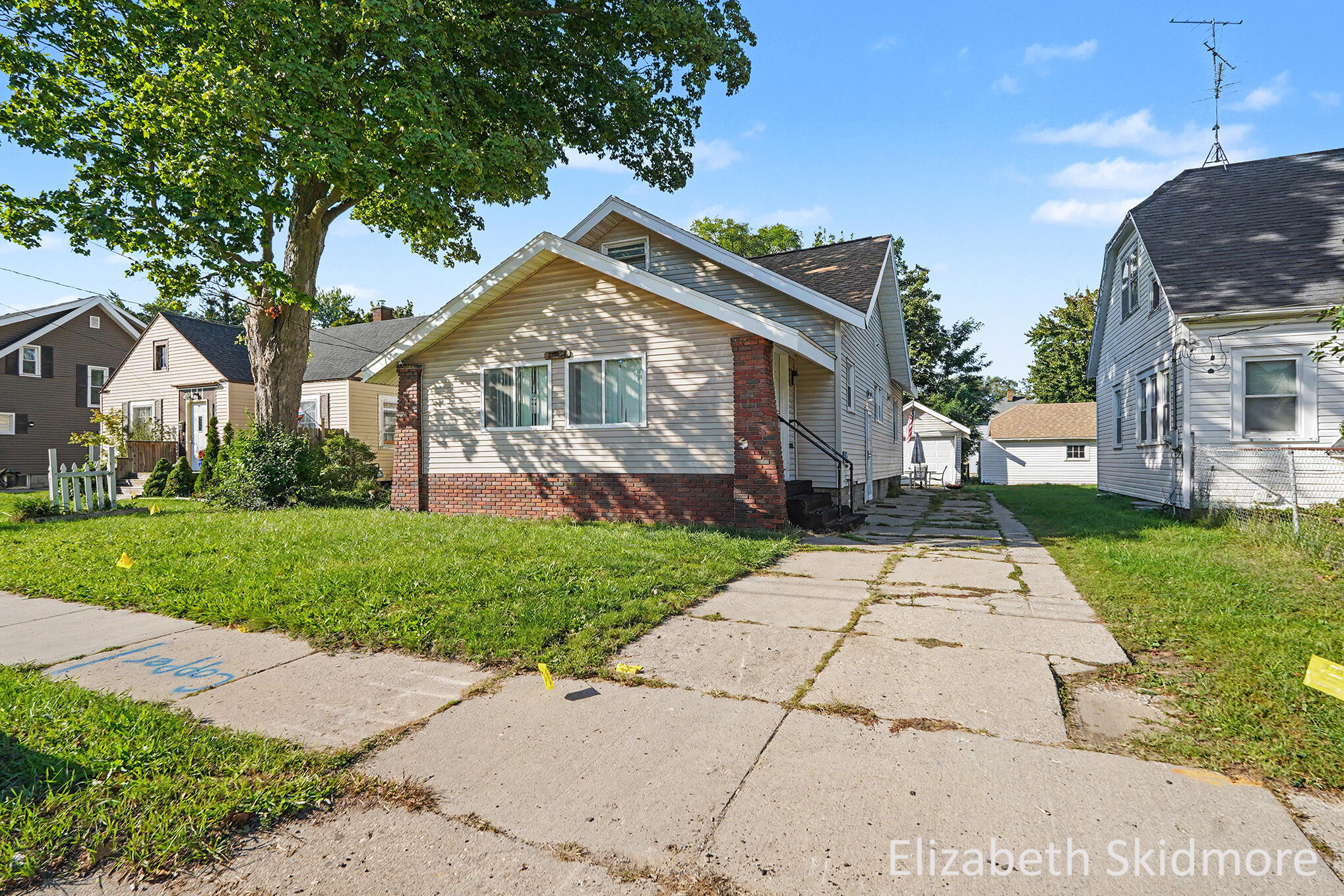 1037 Burton Street SE Grand Rapids MI 49507
