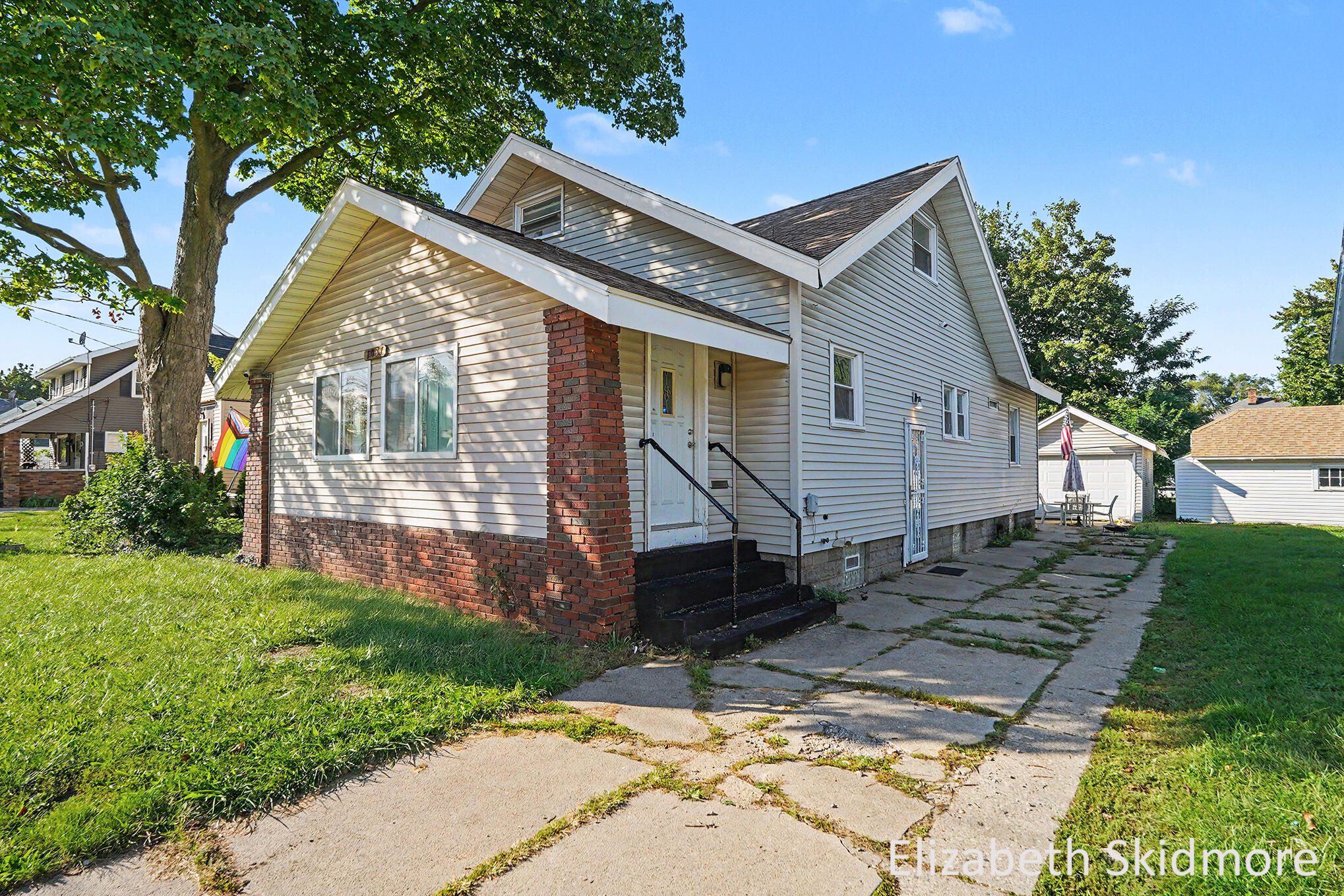 1037 Burton Street SE Grand Rapids MI 49507