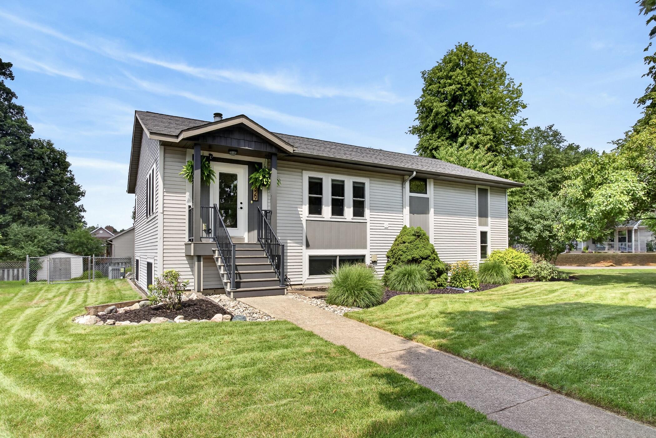 1329 Dewberry Court NE Grand Rapids MI 49505