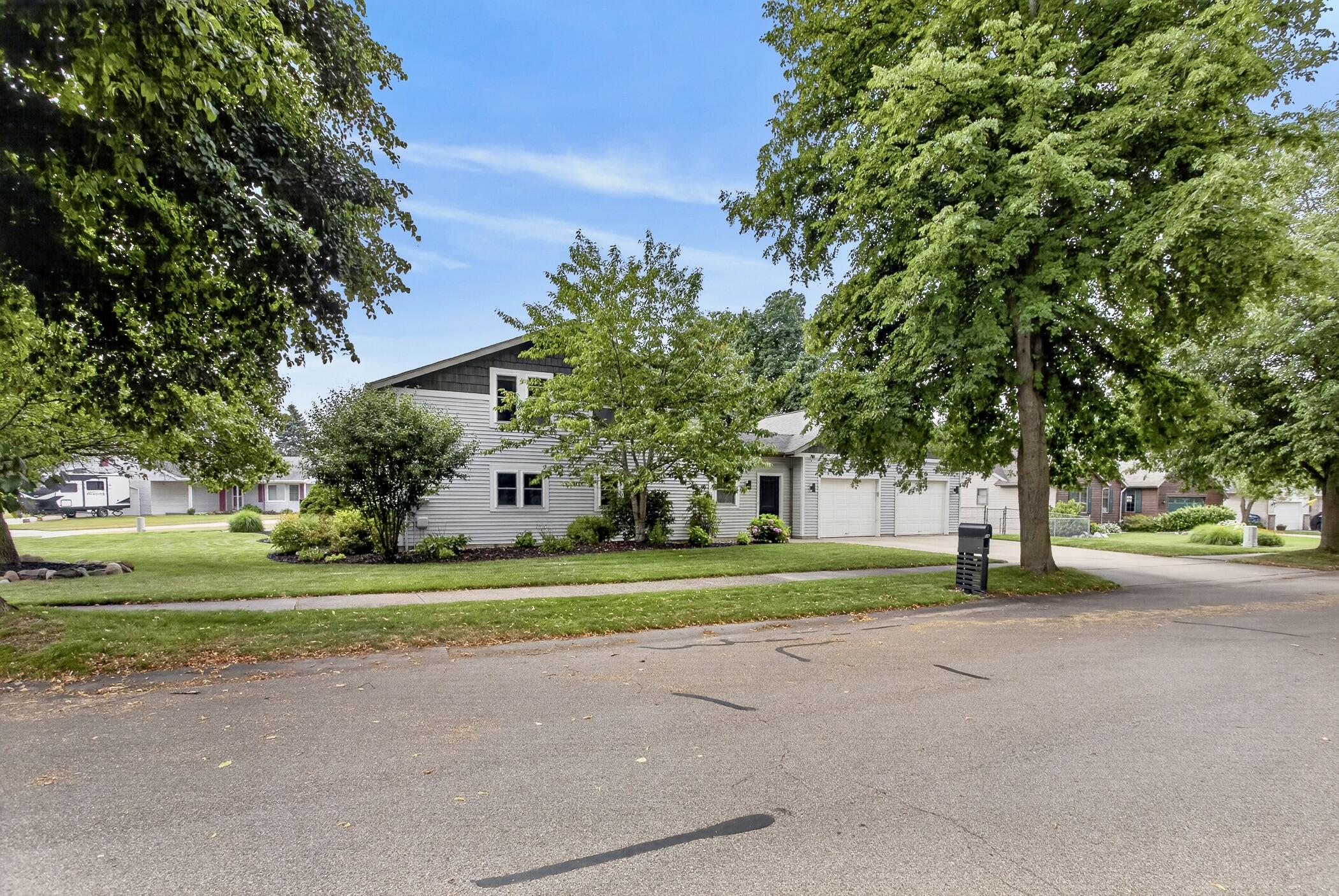 1329 Dewberry Court NE Grand Rapids MI 49505